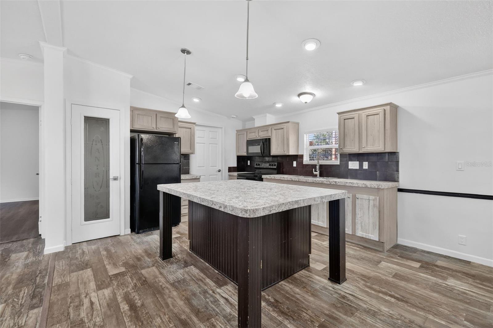 Image 6 of 23 For 269 Lime Street