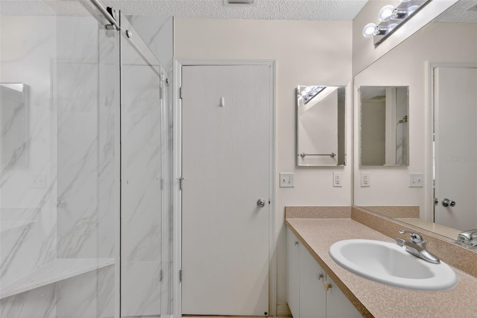 Image 19 of 31 For 974 Livingston Loop