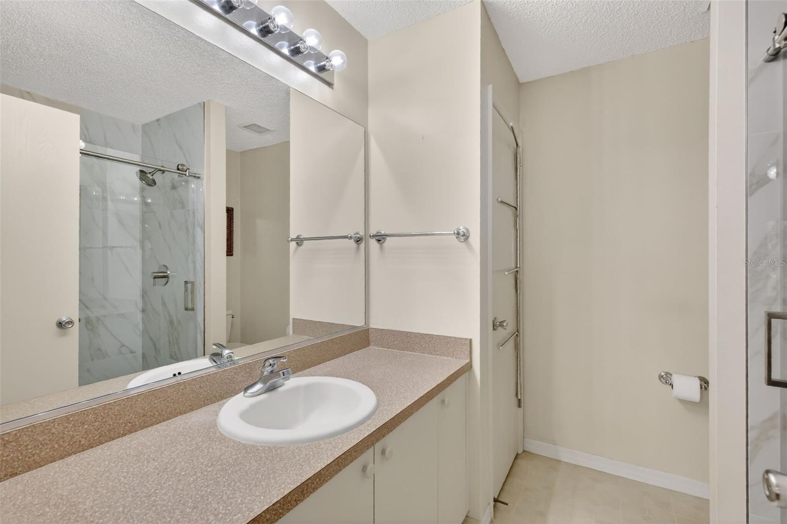 Image 20 of 31 For 974 Livingston Loop