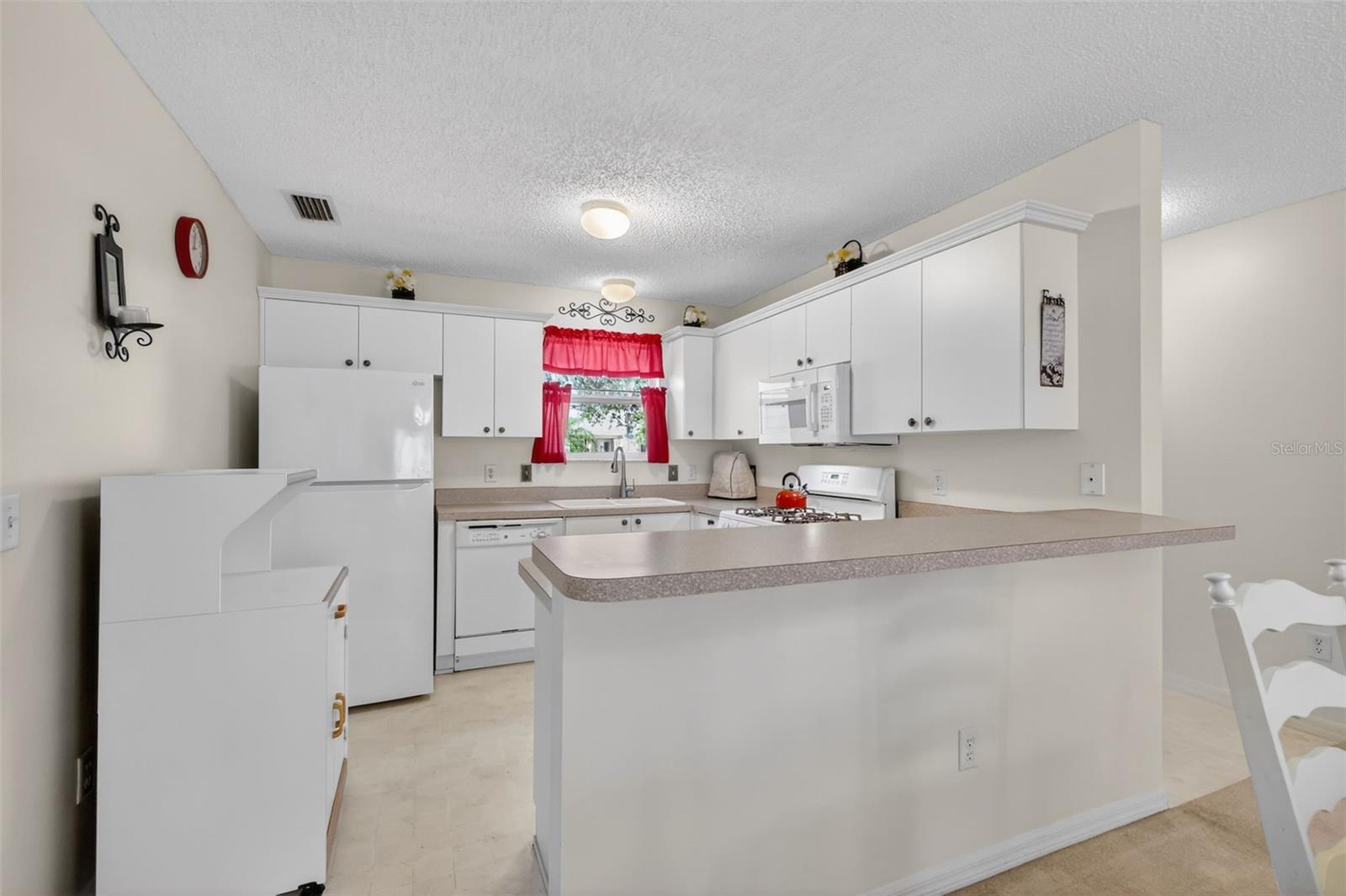 Image 4 of 31 For 974 Livingston Loop