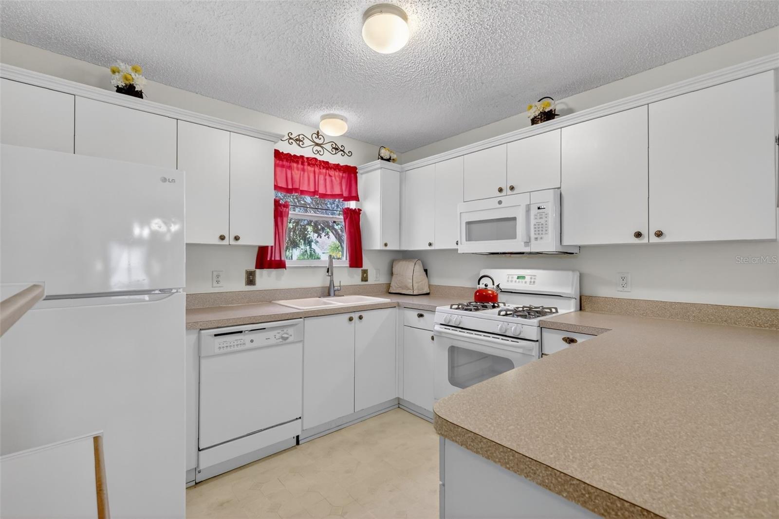 Image 5 of 31 For 974 Livingston Loop