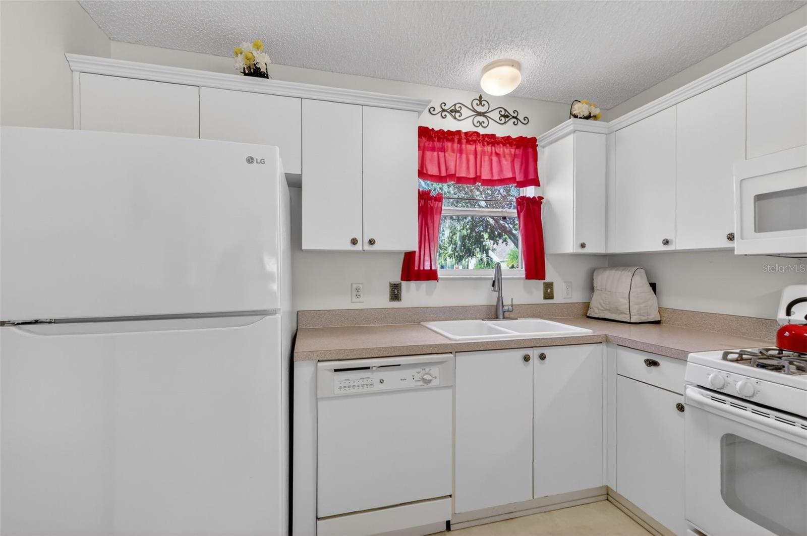 Image 6 of 31 For 974 Livingston Loop