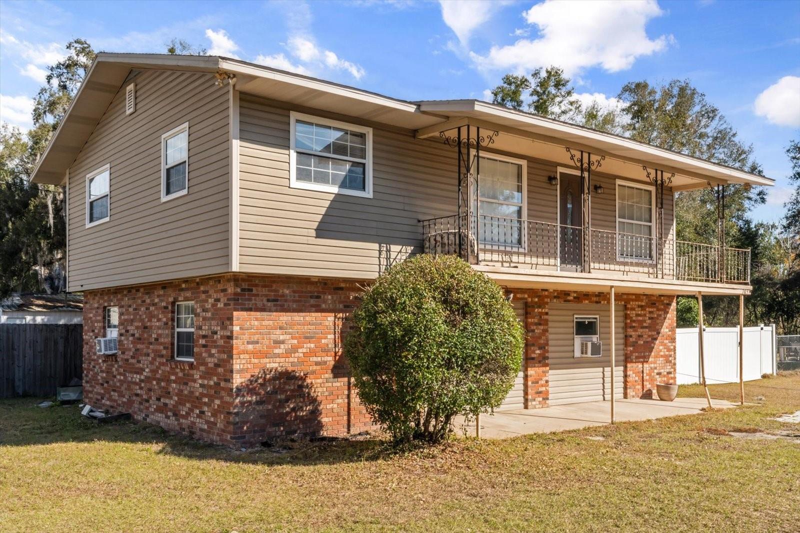 Image 6 of 59 For 703 & 705 Cleveland Avenue