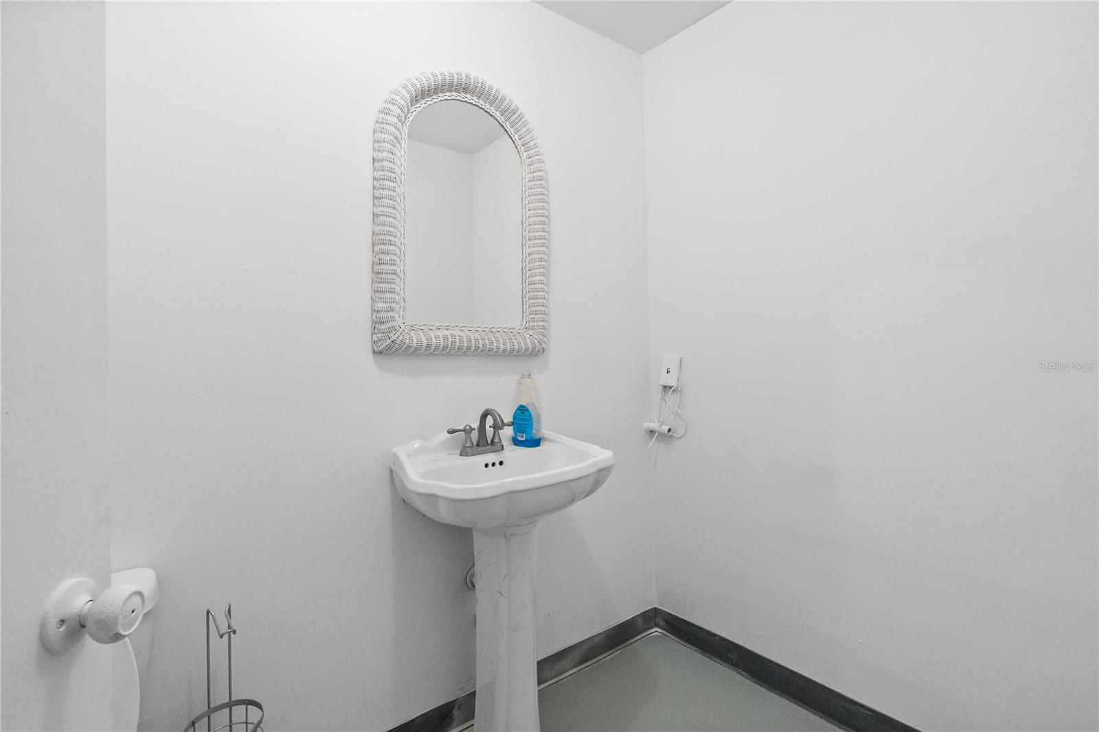 Image 17 of 32 For 2120 Ridgewood Avenue 7a