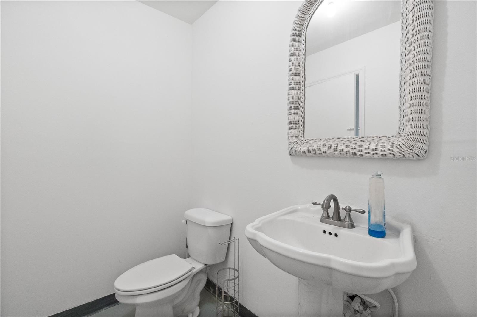 Image 18 of 32 For 2120 Ridgewood Avenue 7a