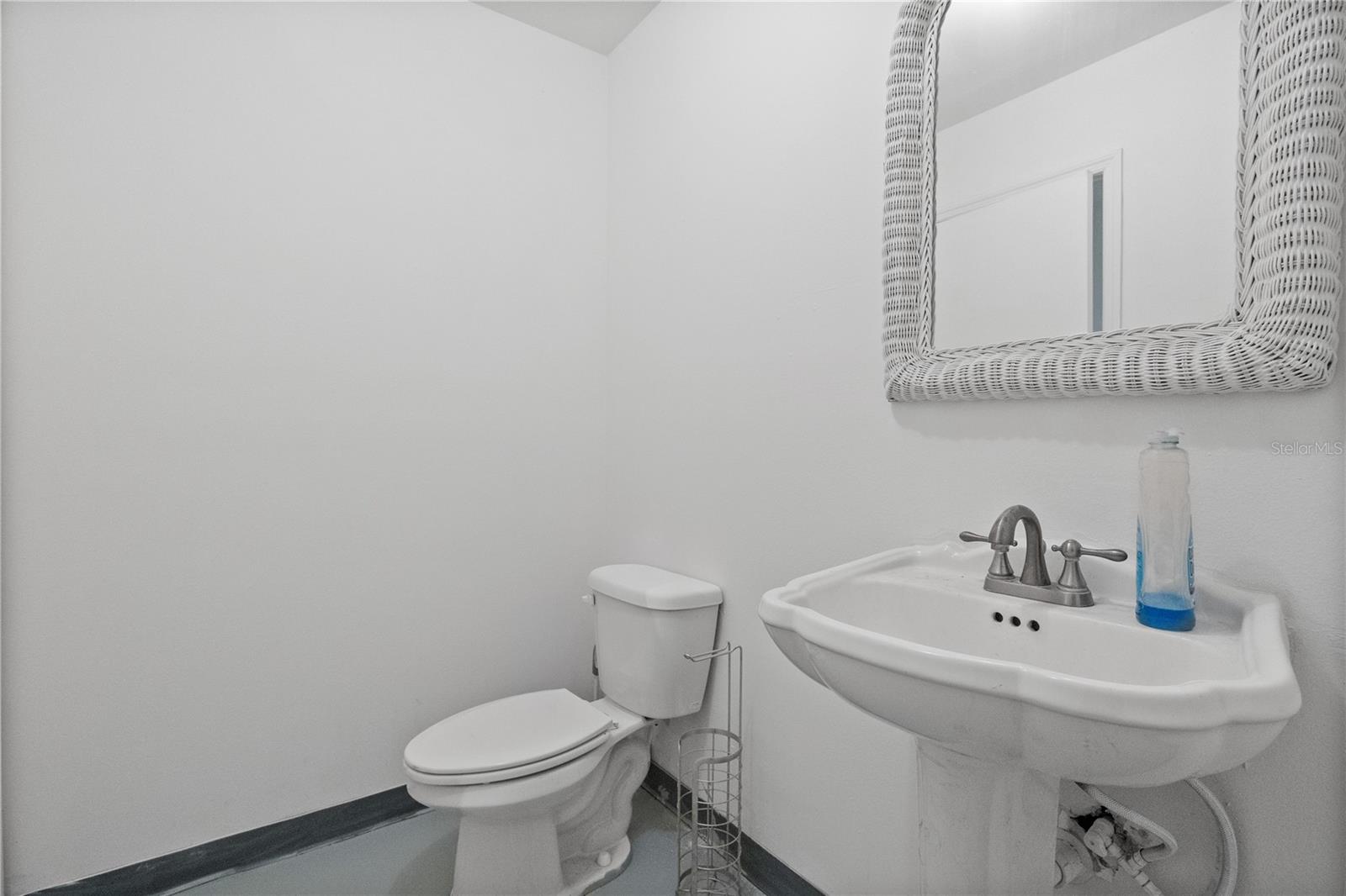 Image 19 of 32 For 2120 Ridgewood Avenue 7a