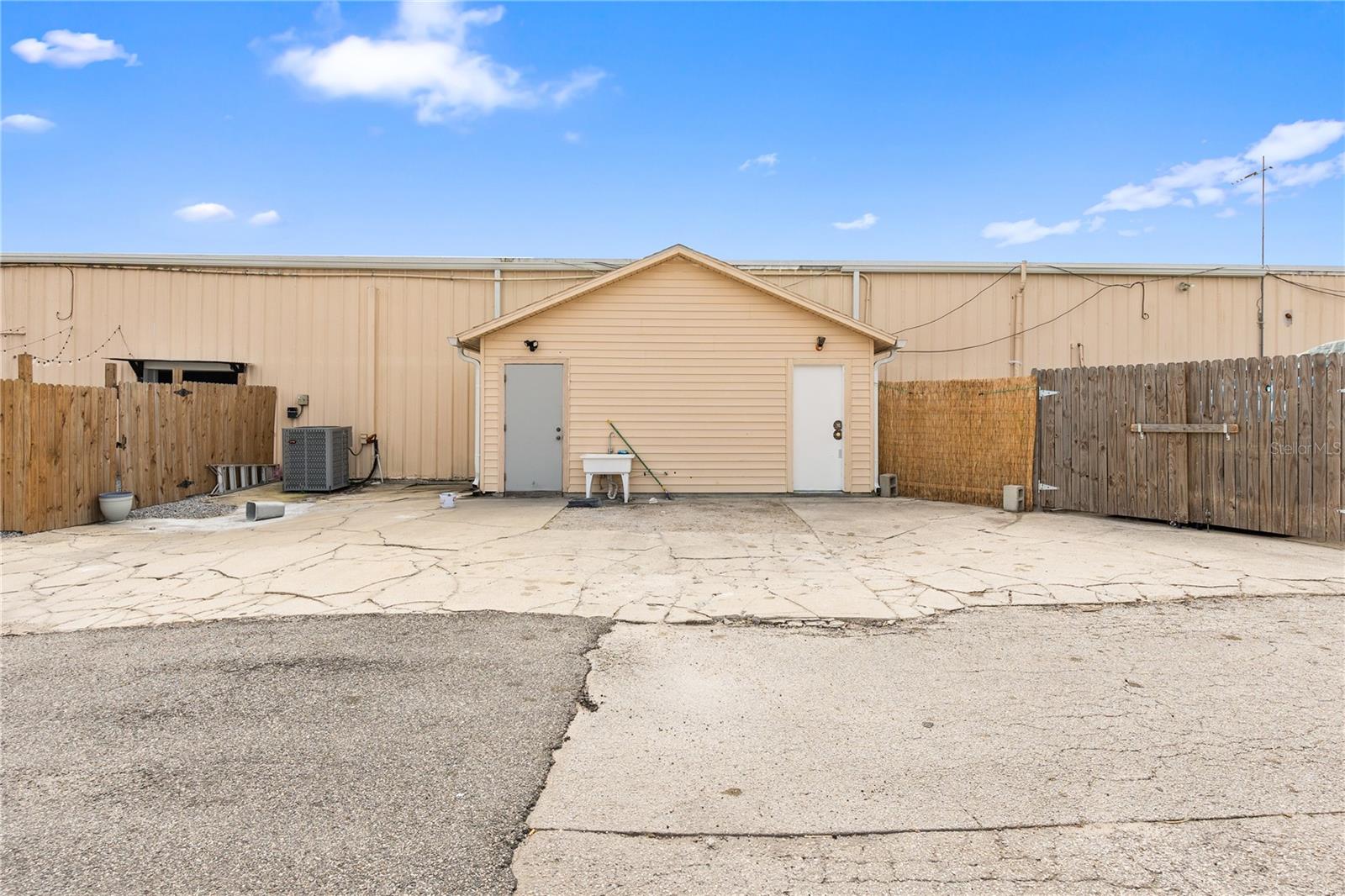 Image 20 of 32 For 2120 Ridgewood Avenue 7a