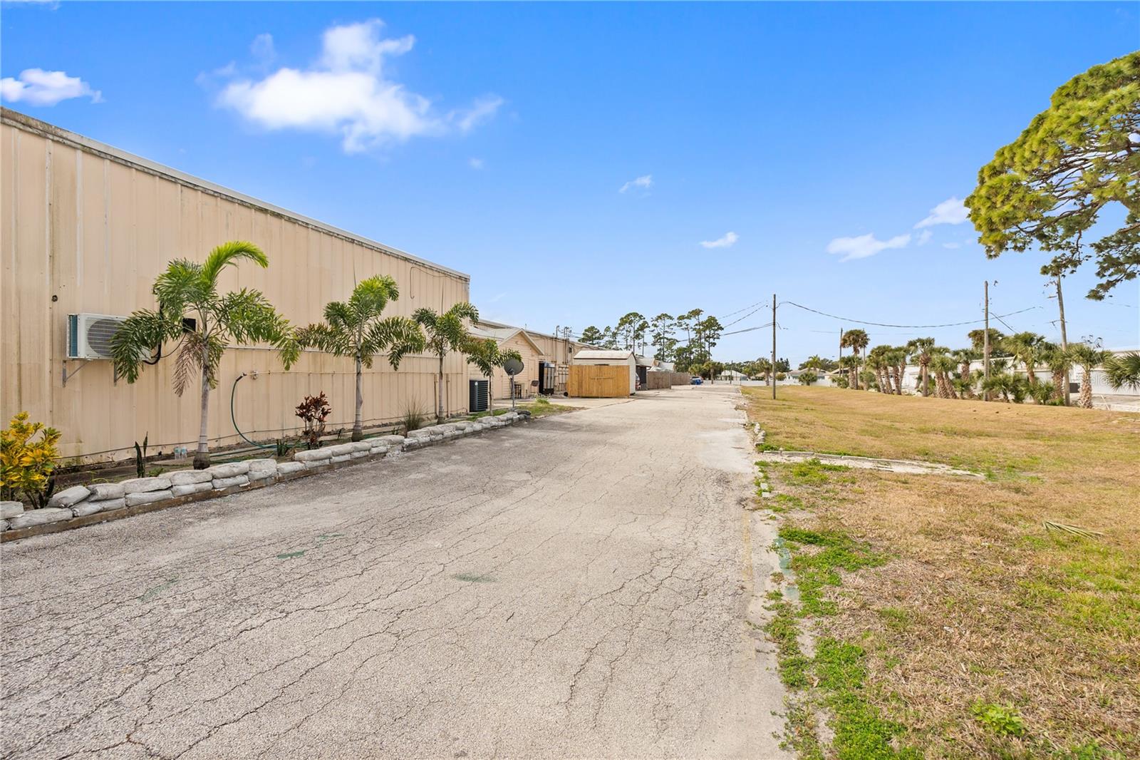 Image 22 of 32 For 2120 Ridgewood Avenue 7a