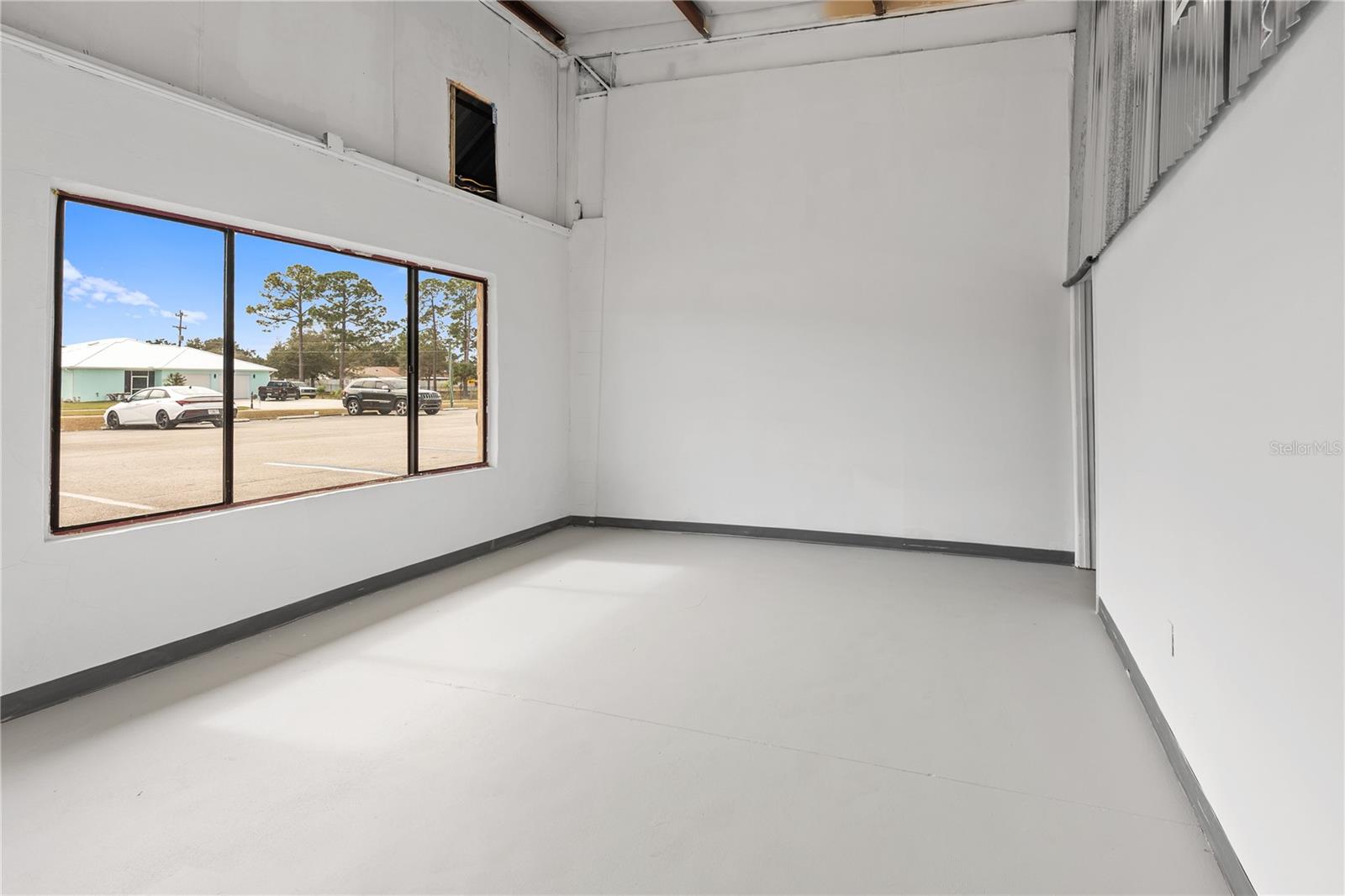 Image 7 of 32 For 2120 Ridgewood Avenue 7a