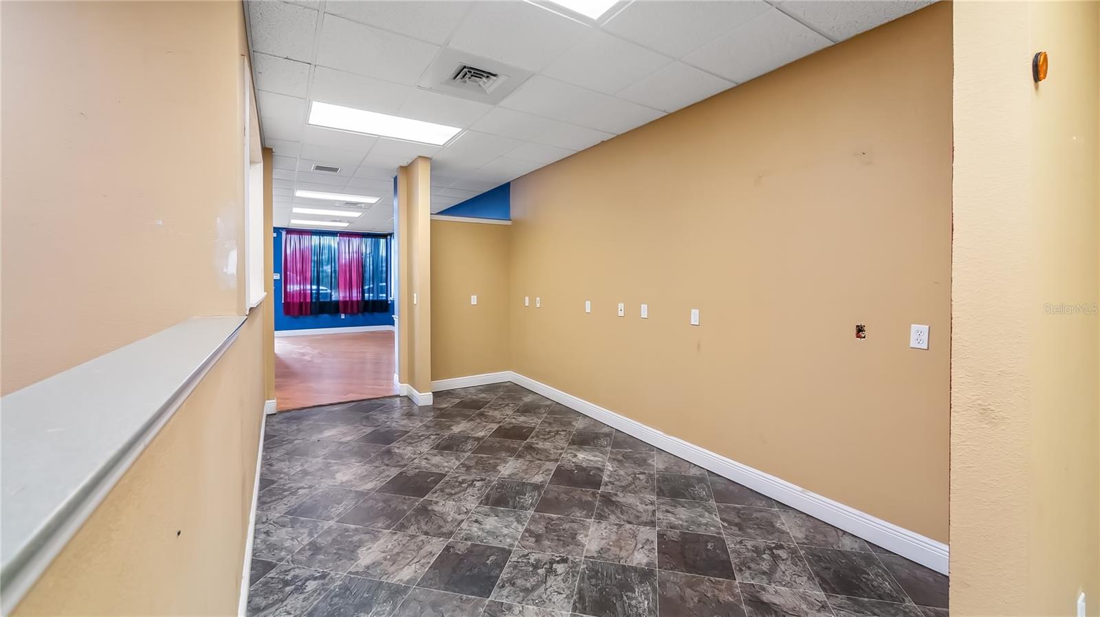 Image 10 of 24 For 390 Burleigh Boulevard 338