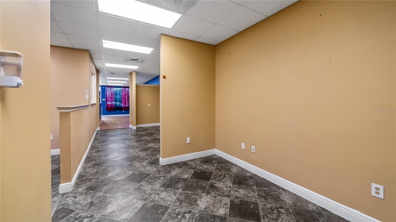 Image 19 of 24 For 390 Burleigh Boulevard 338