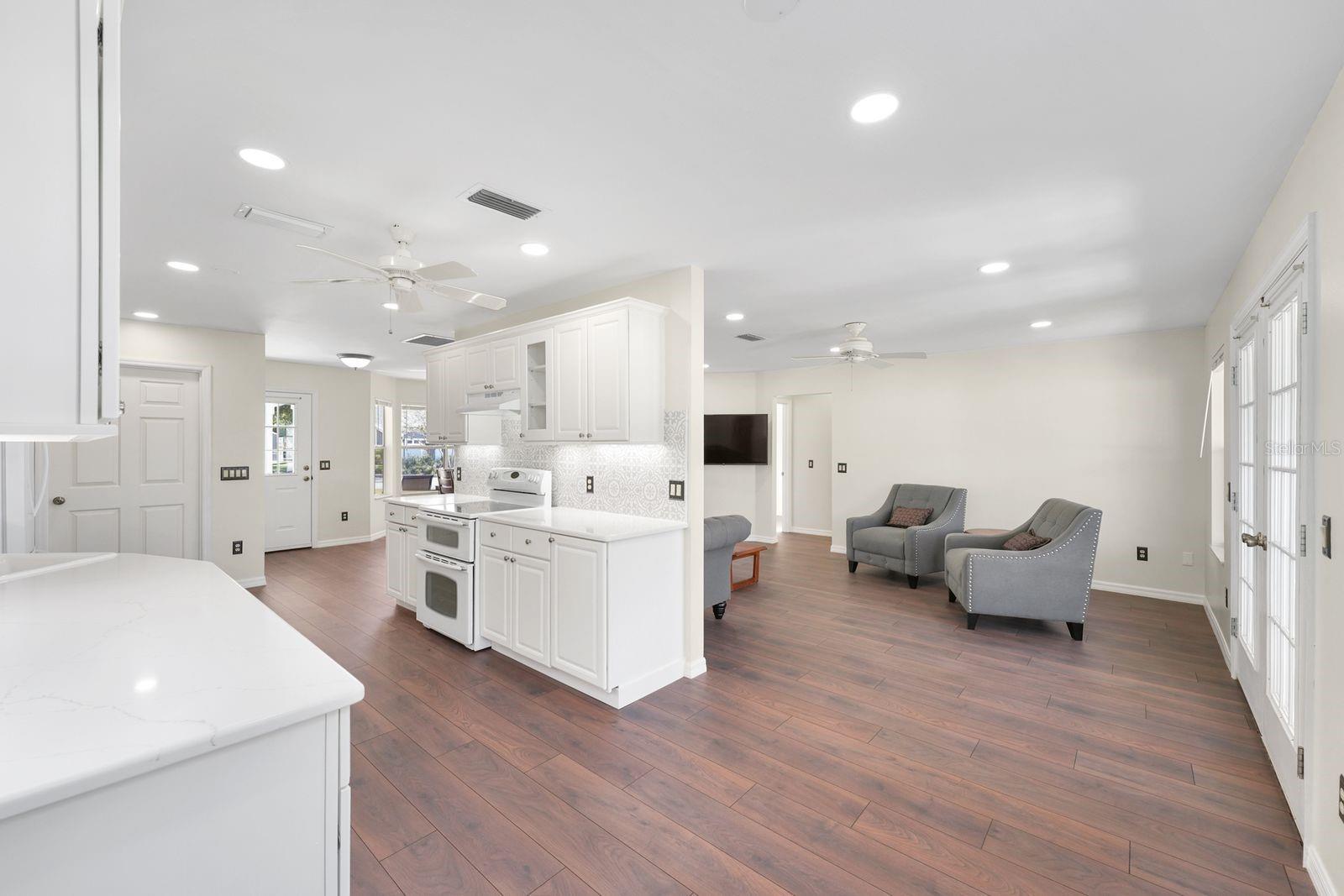 Image 17 of 37 For 1601 Chavez Court