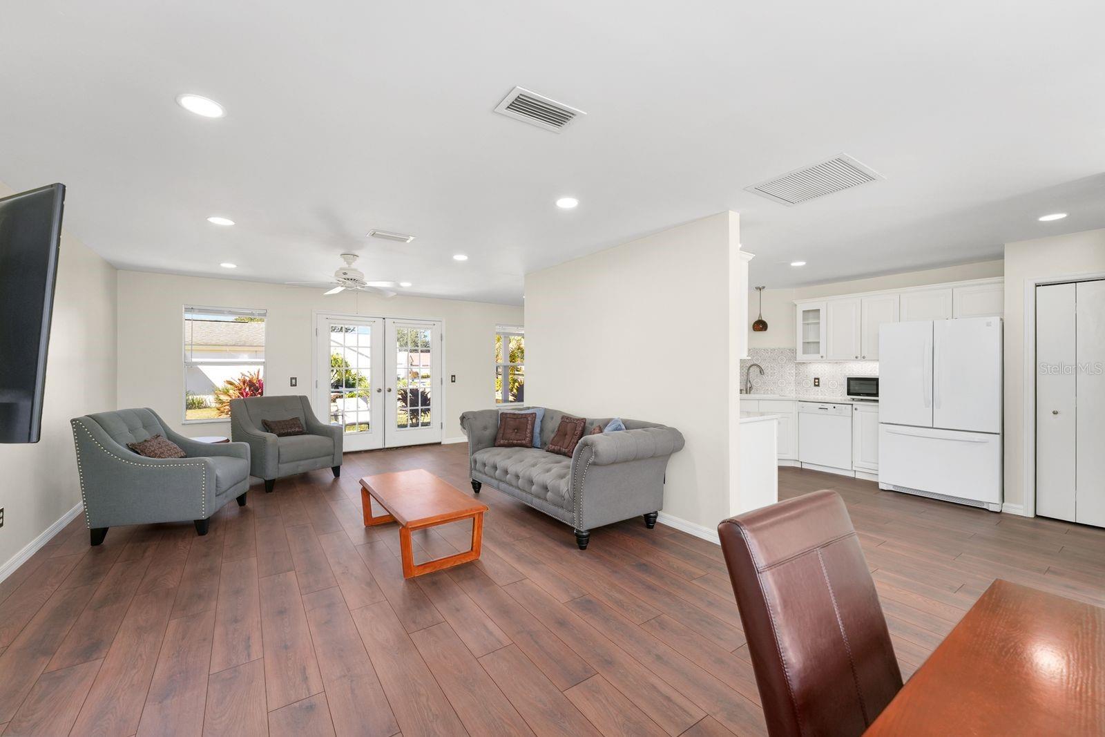 Image 18 of 37 For 1601 Chavez Court