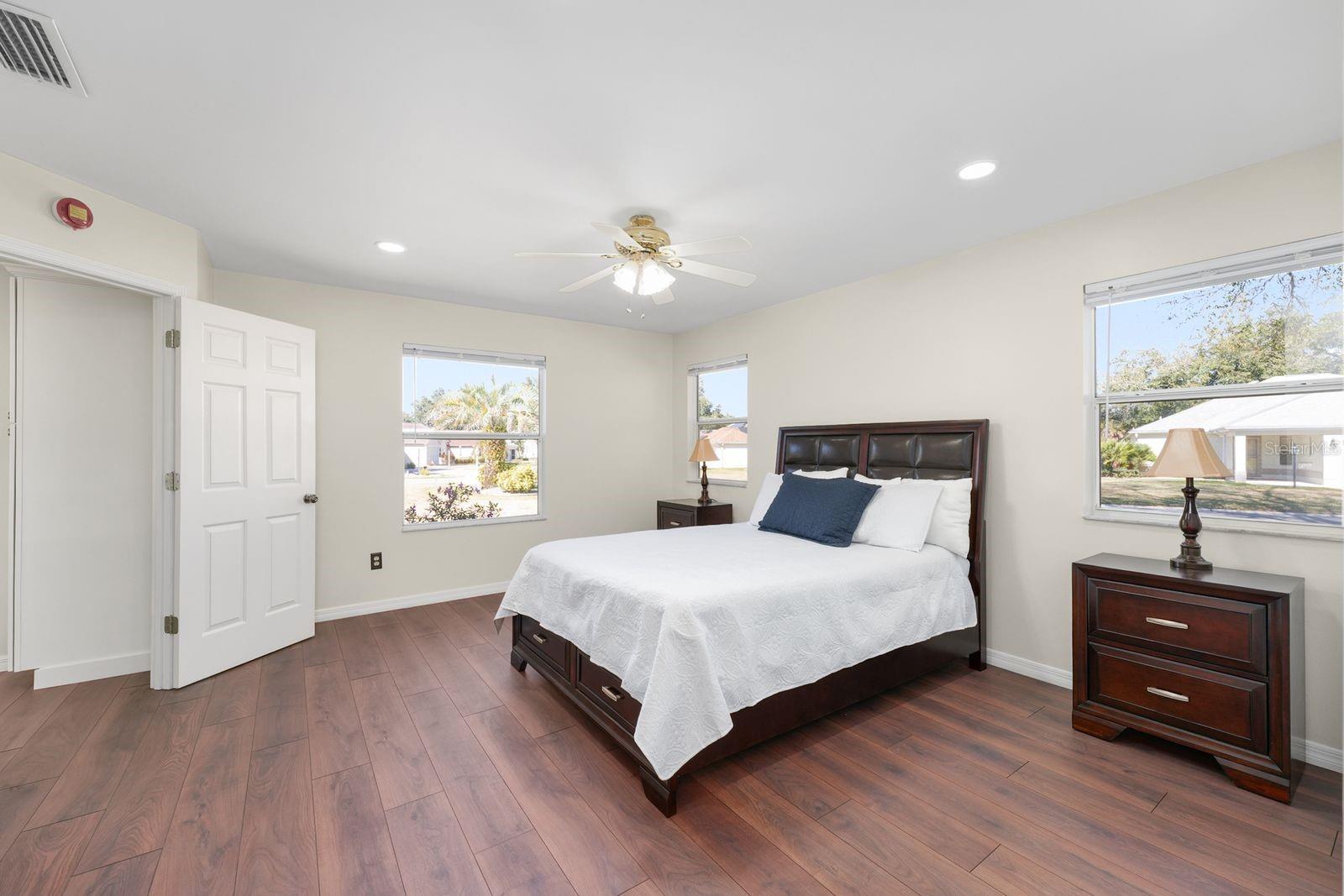 Image 23 of 37 For 1601 Chavez Court