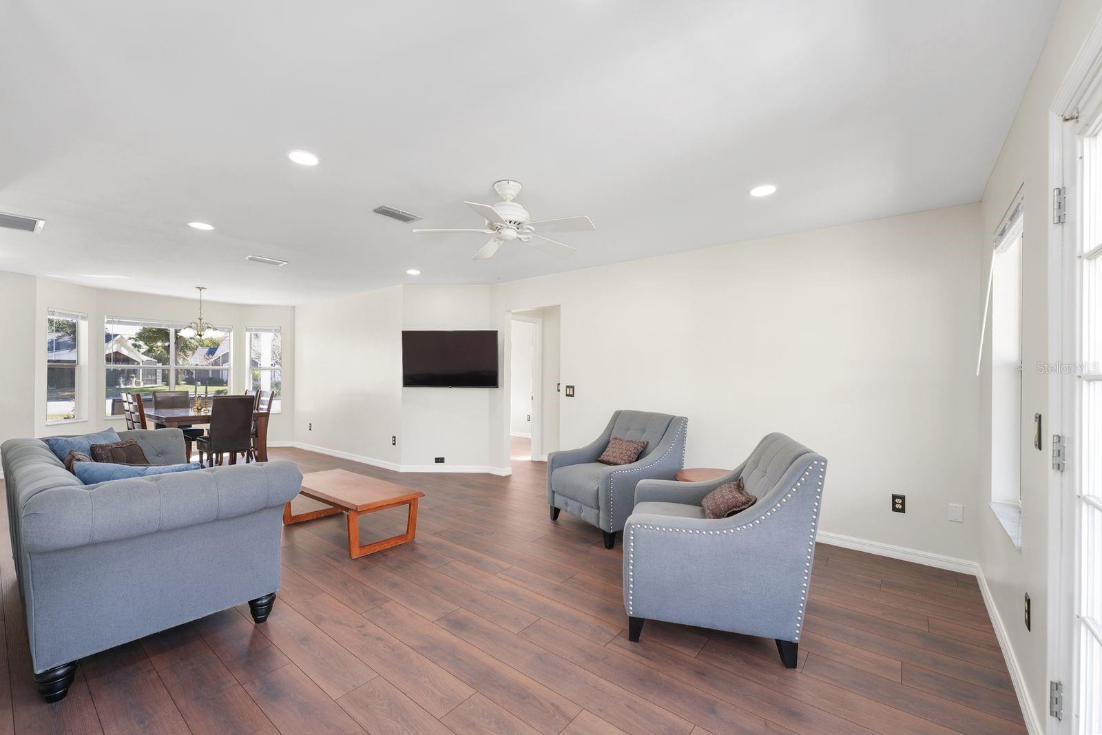 Image 26 of 37 For 1601 Chavez Court