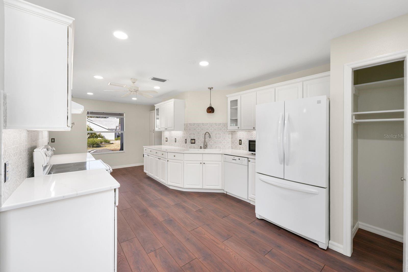 Image 6 of 37 For 1601 Chavez Court