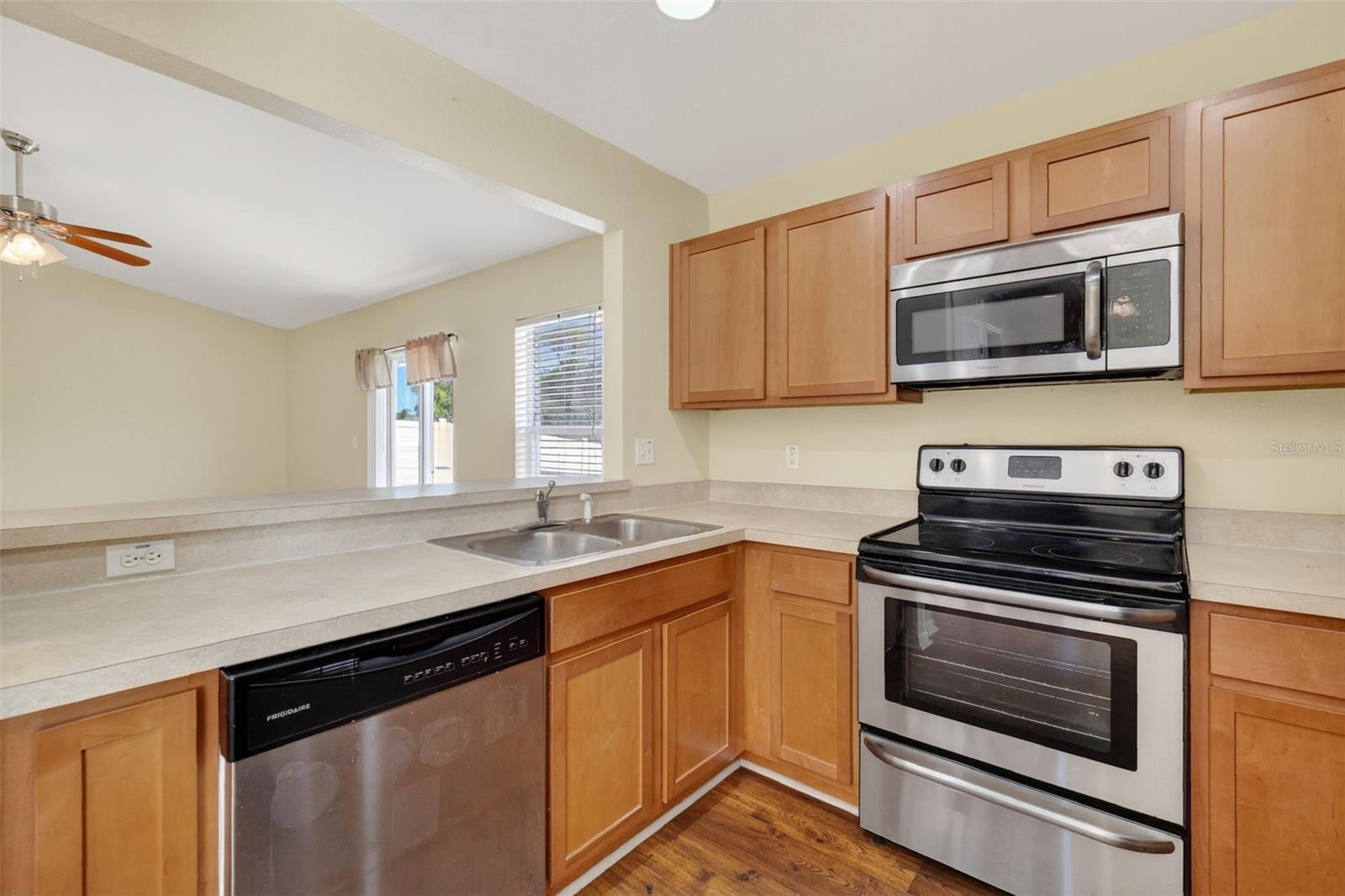 Image 14 of 37 For 1088 Brenton Manor Drive