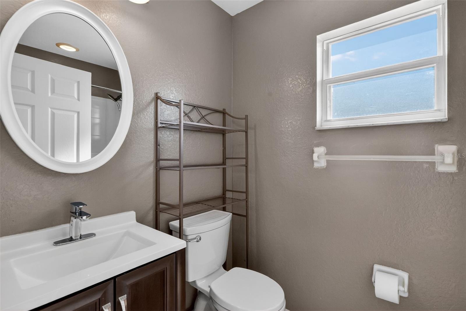 Image 22 of 37 For 1088 Brenton Manor Drive