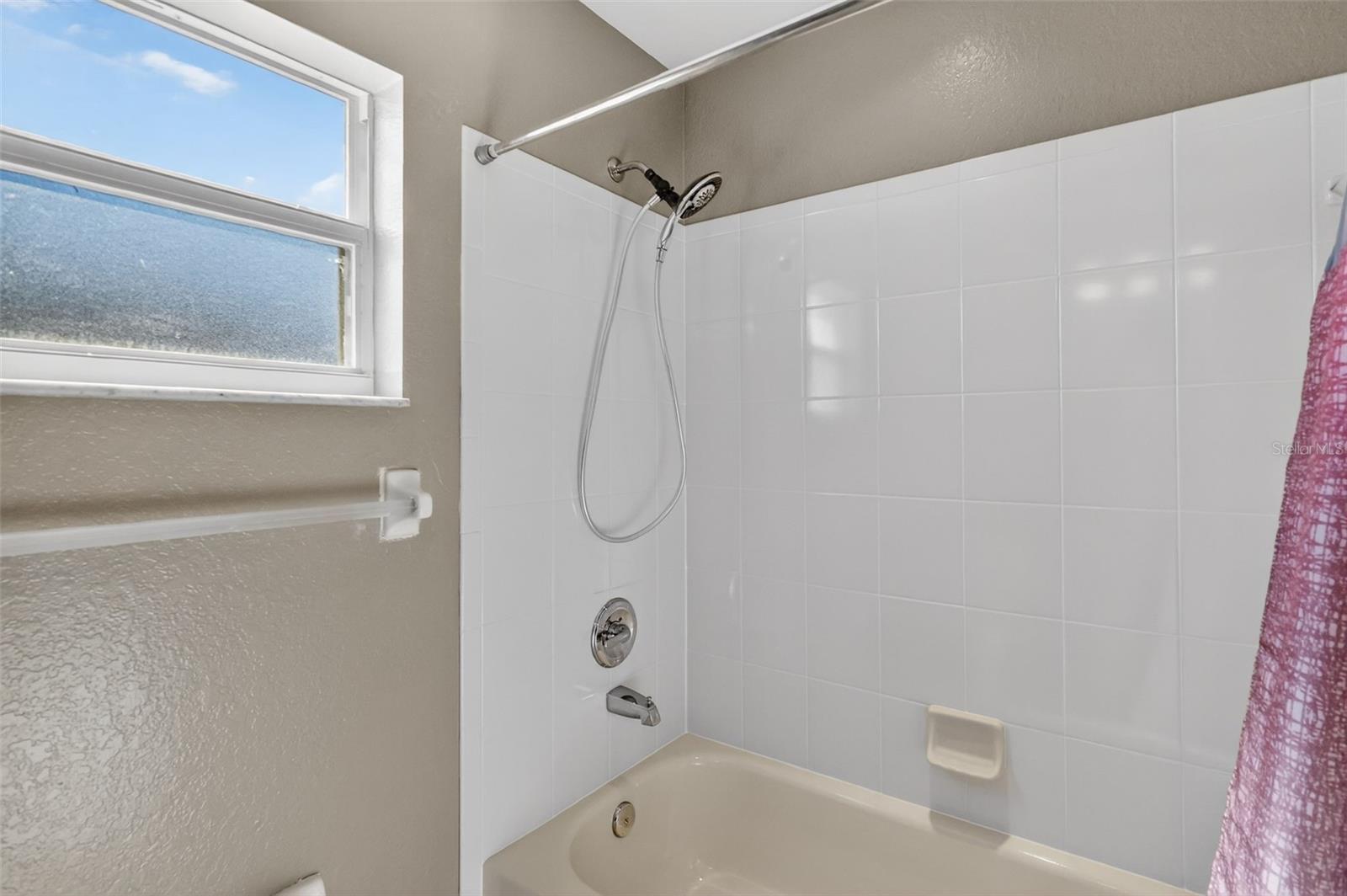 Image 23 of 37 For 1088 Brenton Manor Drive