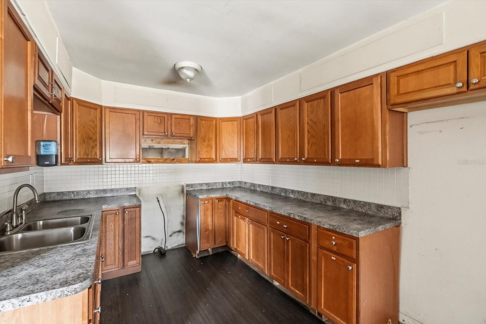 Image 10 of 61 For 703 & 705 Cleveland Avenue