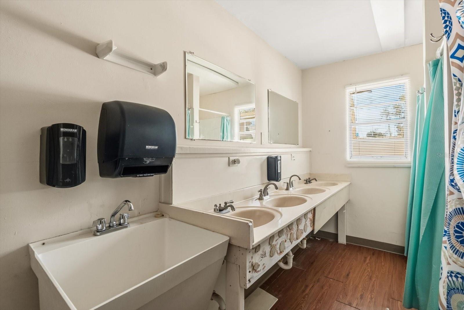 Image 16 of 61 For 703 & 705 Cleveland Avenue