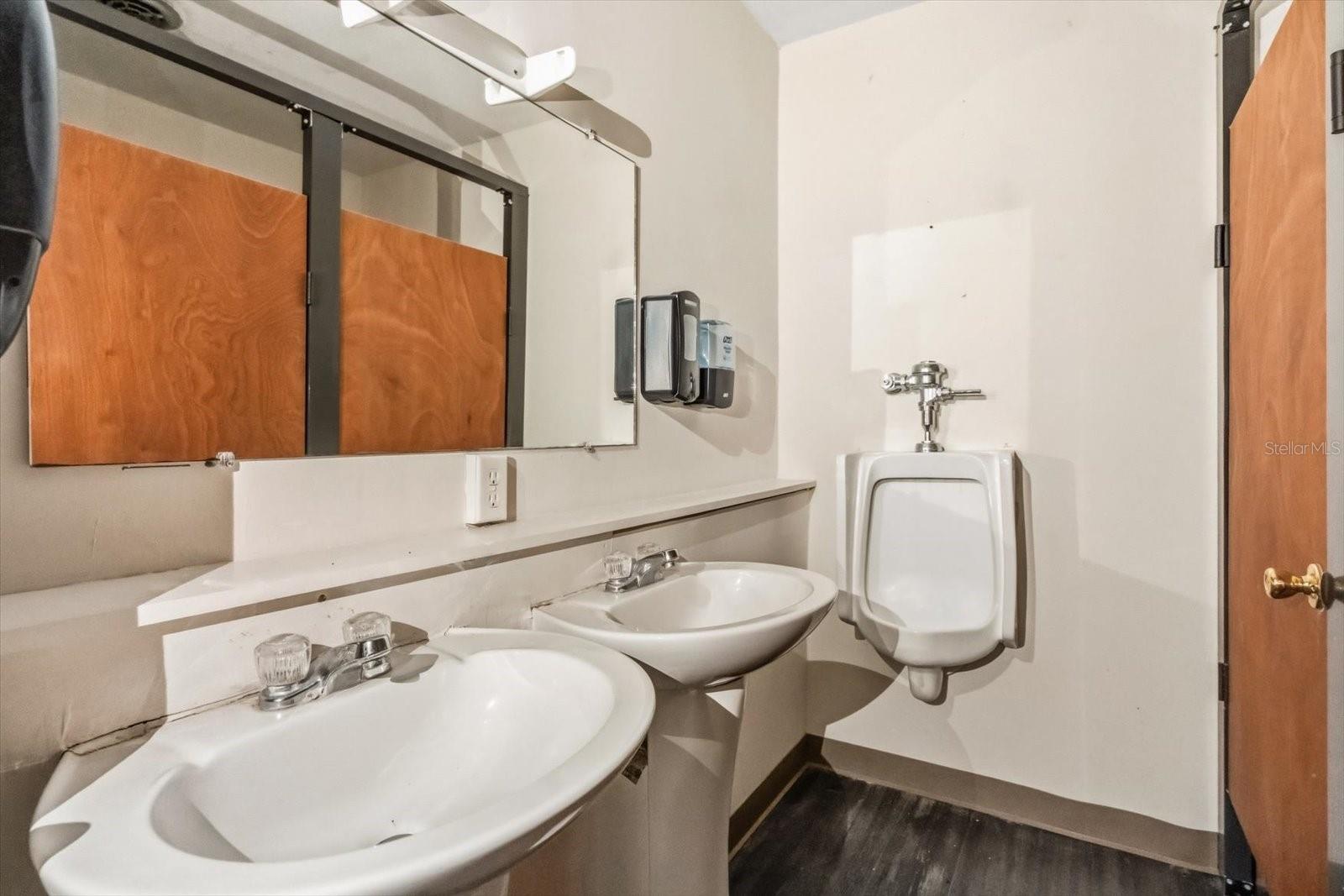 Image 19 of 61 For 703 & 705 Cleveland Avenue