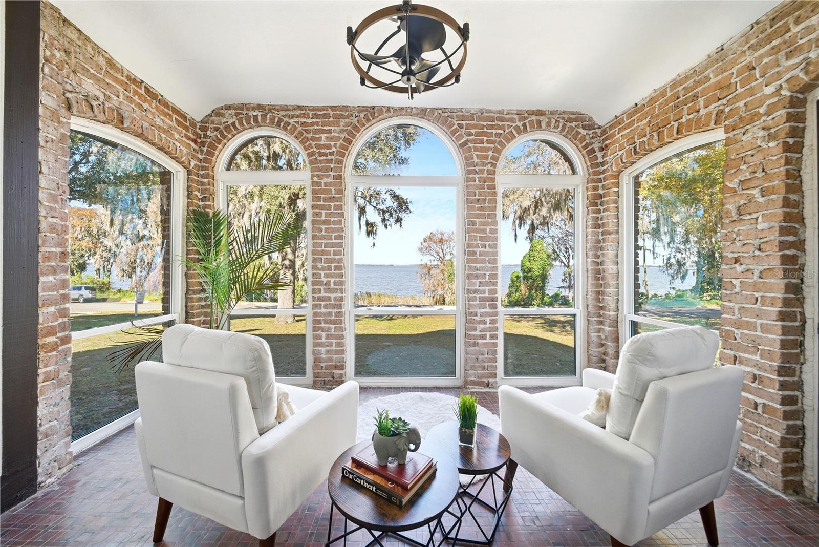 Image 11 of 52 For 1689 Lakeshore Drive