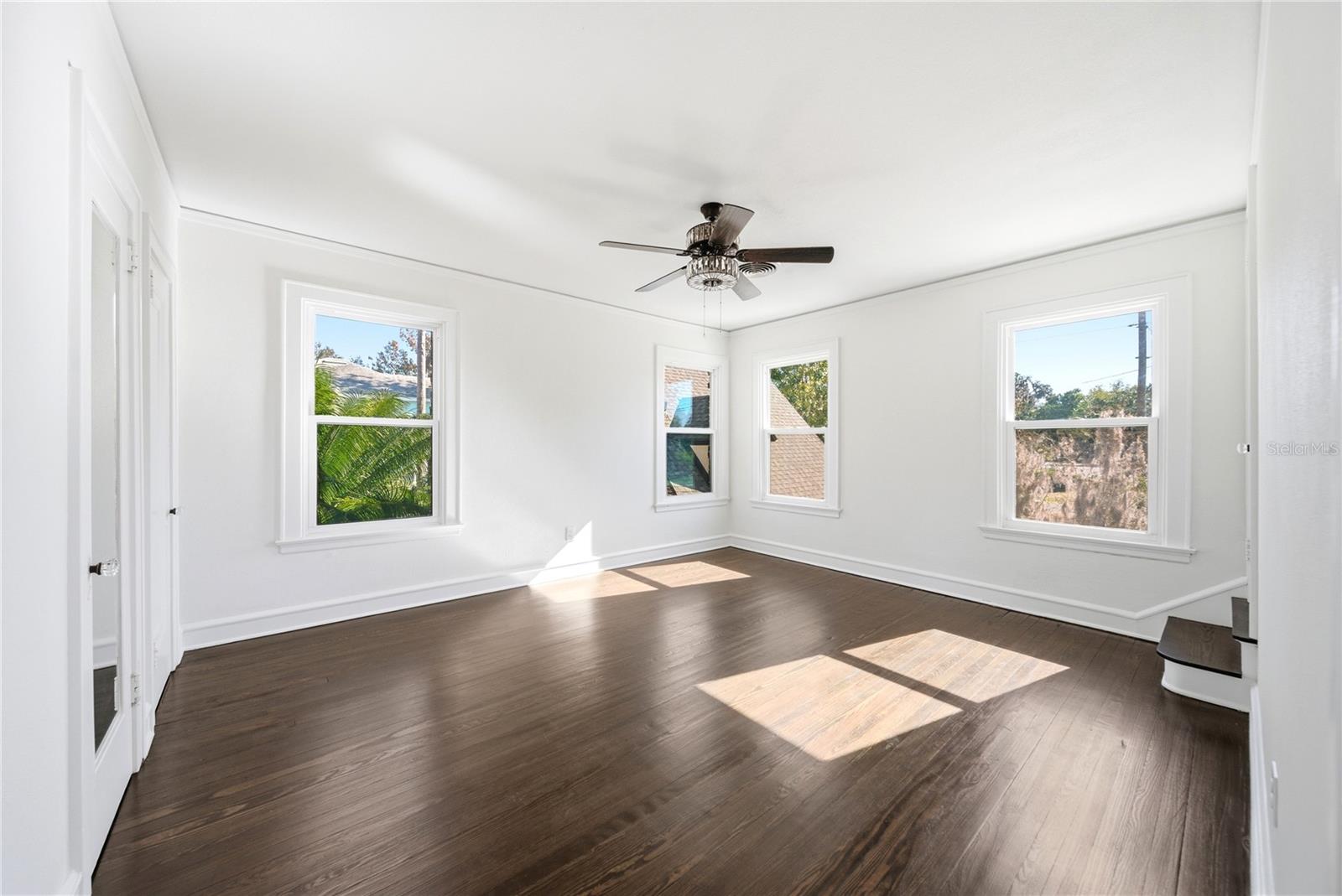 Image 24 of 52 For 1689 Lakeshore Drive