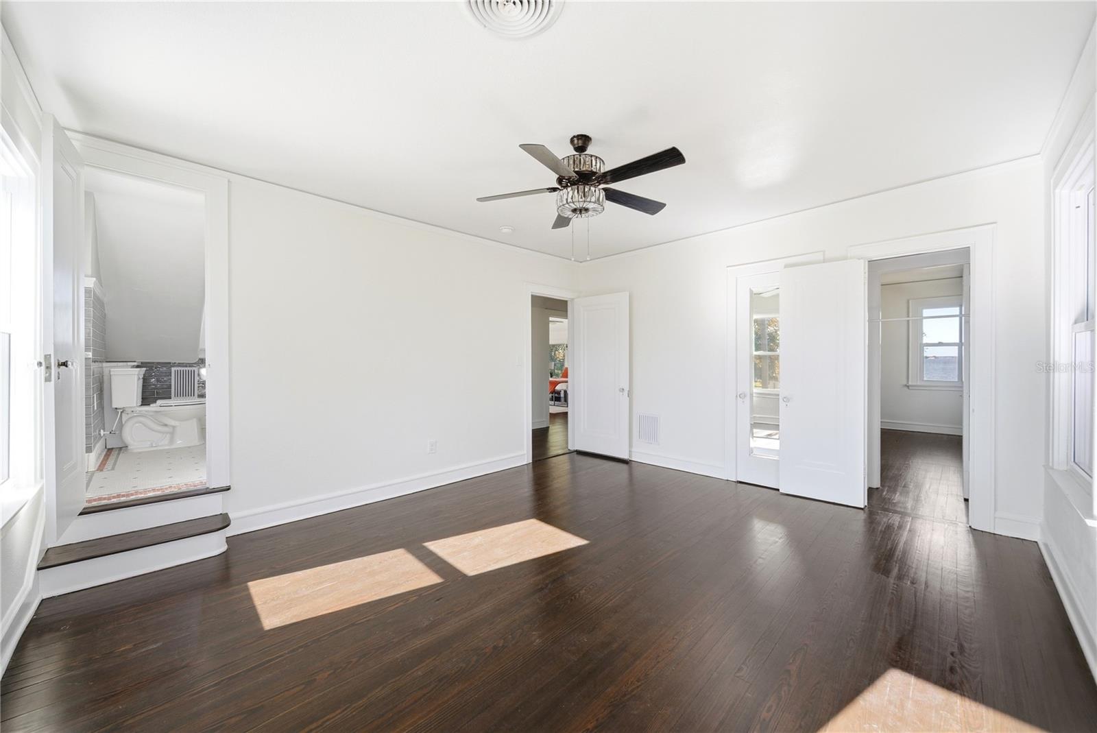 Image 25 of 52 For 1689 Lakeshore Drive