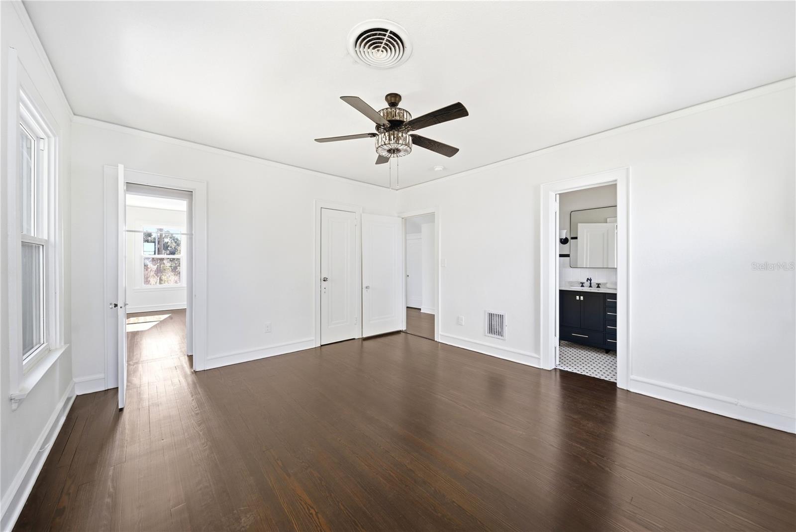 Image 29 of 52 For 1689 Lakeshore Drive