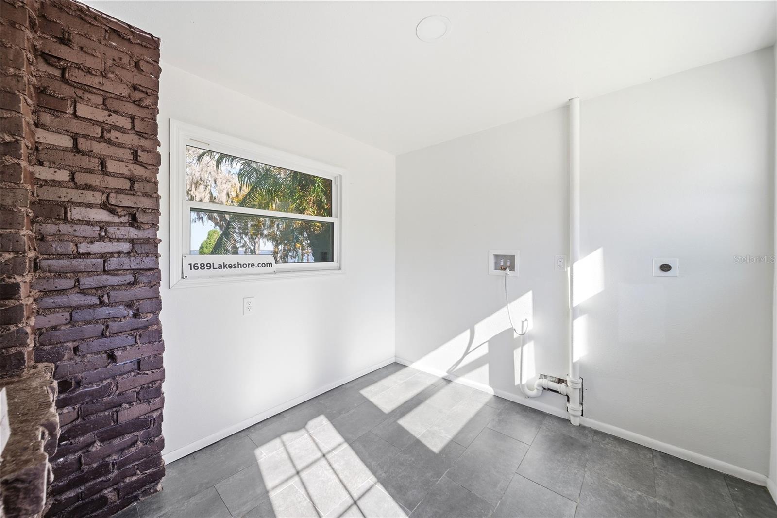 Image 30 of 52 For 1689 Lakeshore Drive