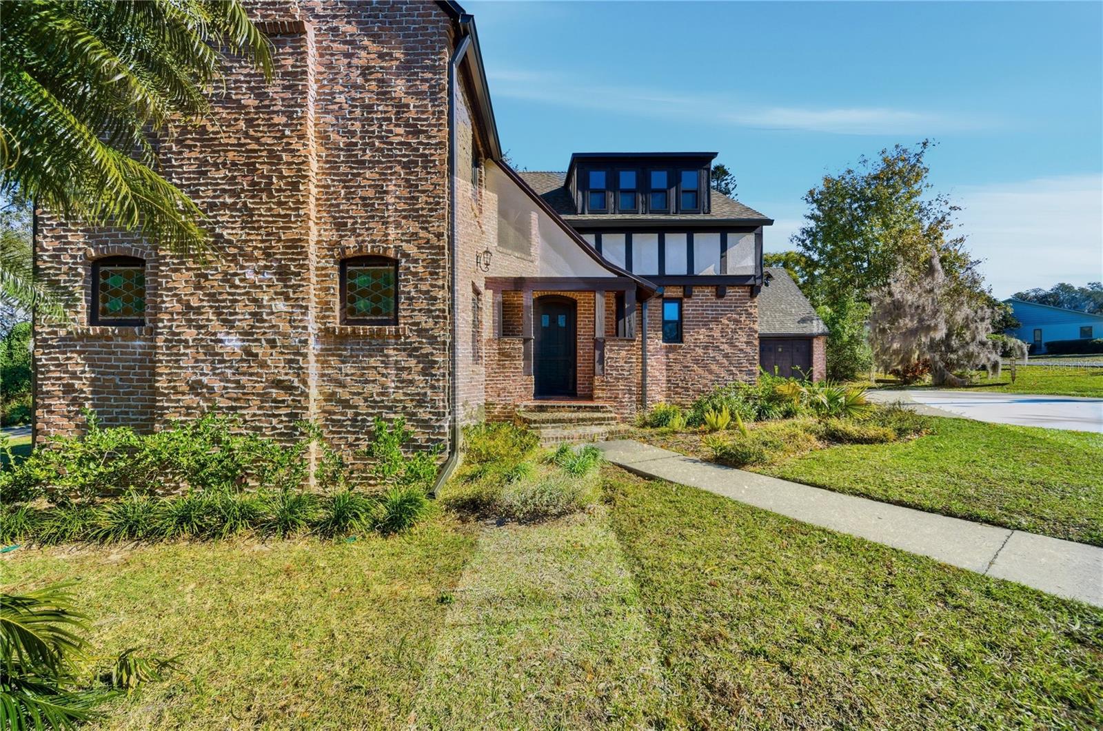 Image 36 of 52 For 1689 Lakeshore Drive