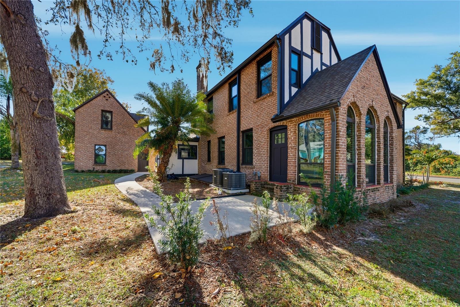 Image 37 of 52 For 1689 Lakeshore Drive