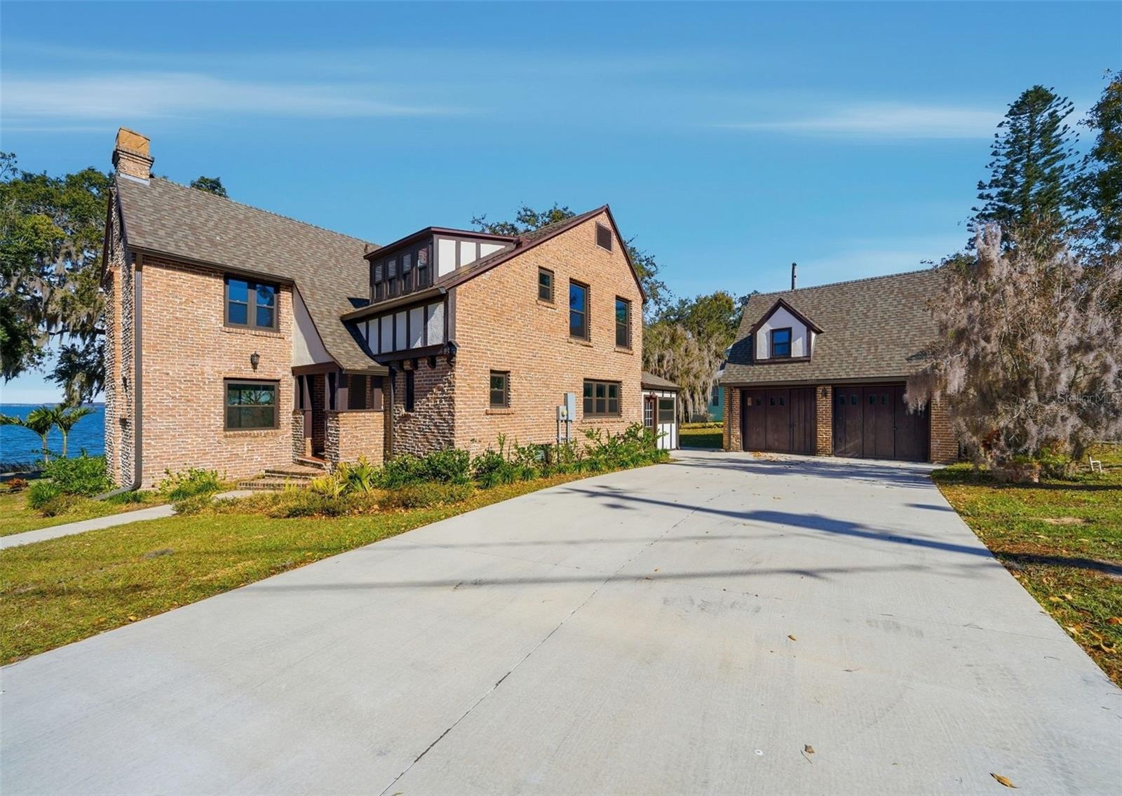 Image 39 of 52 For 1689 Lakeshore Drive