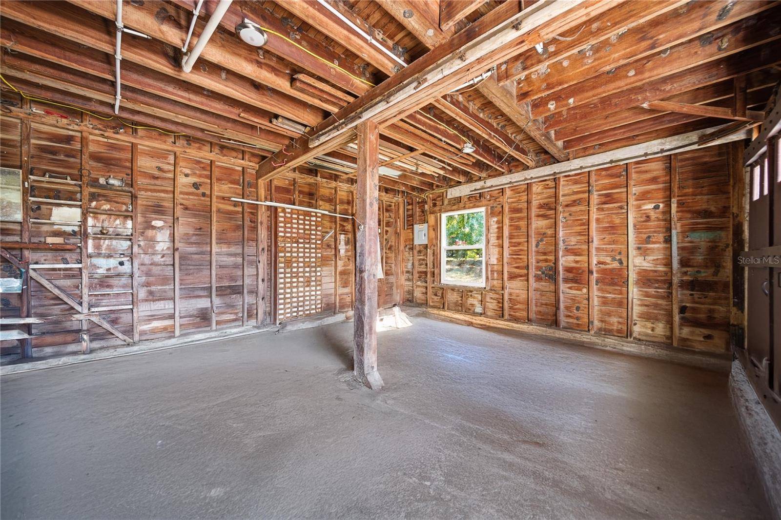 Image 40 of 52 For 1689 Lakeshore Drive