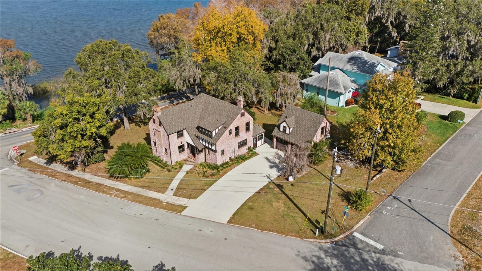 Image 41 of 52 For 1689 Lakeshore Drive