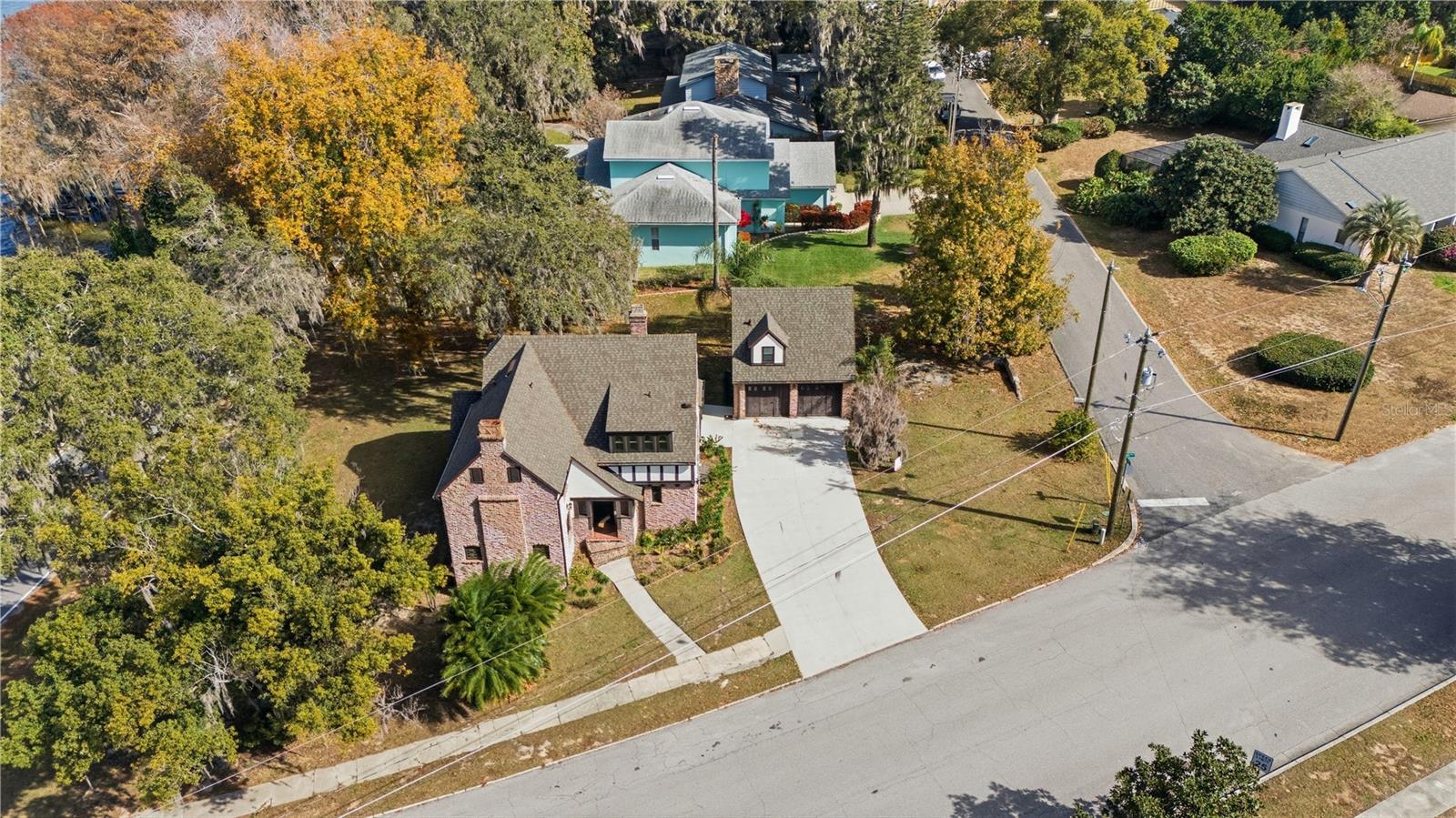 Image 42 of 52 For 1689 Lakeshore Drive