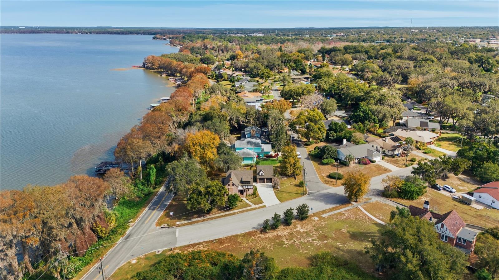 Image 43 of 52 For 1689 Lakeshore Drive