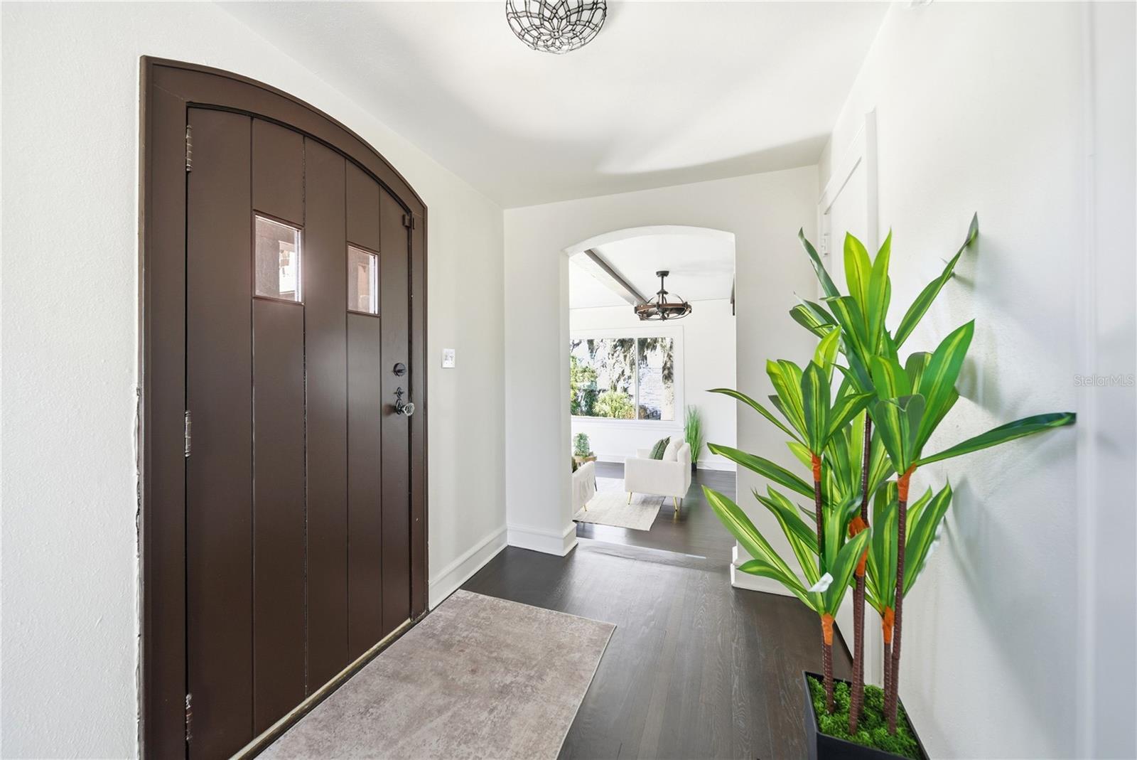 Image 6 of 52 For 1689 Lakeshore Drive