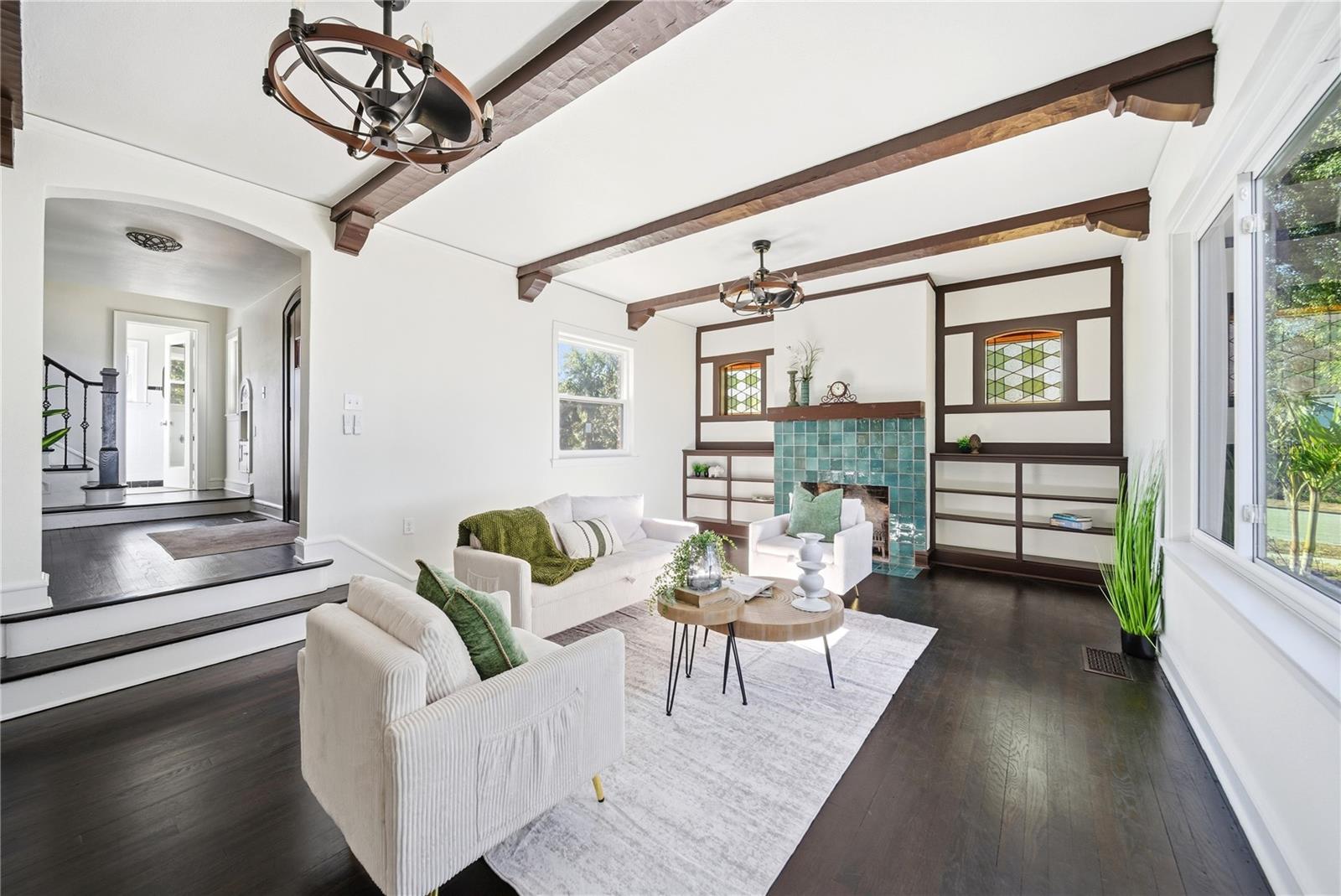 Image 8 of 52 For 1689 Lakeshore Drive