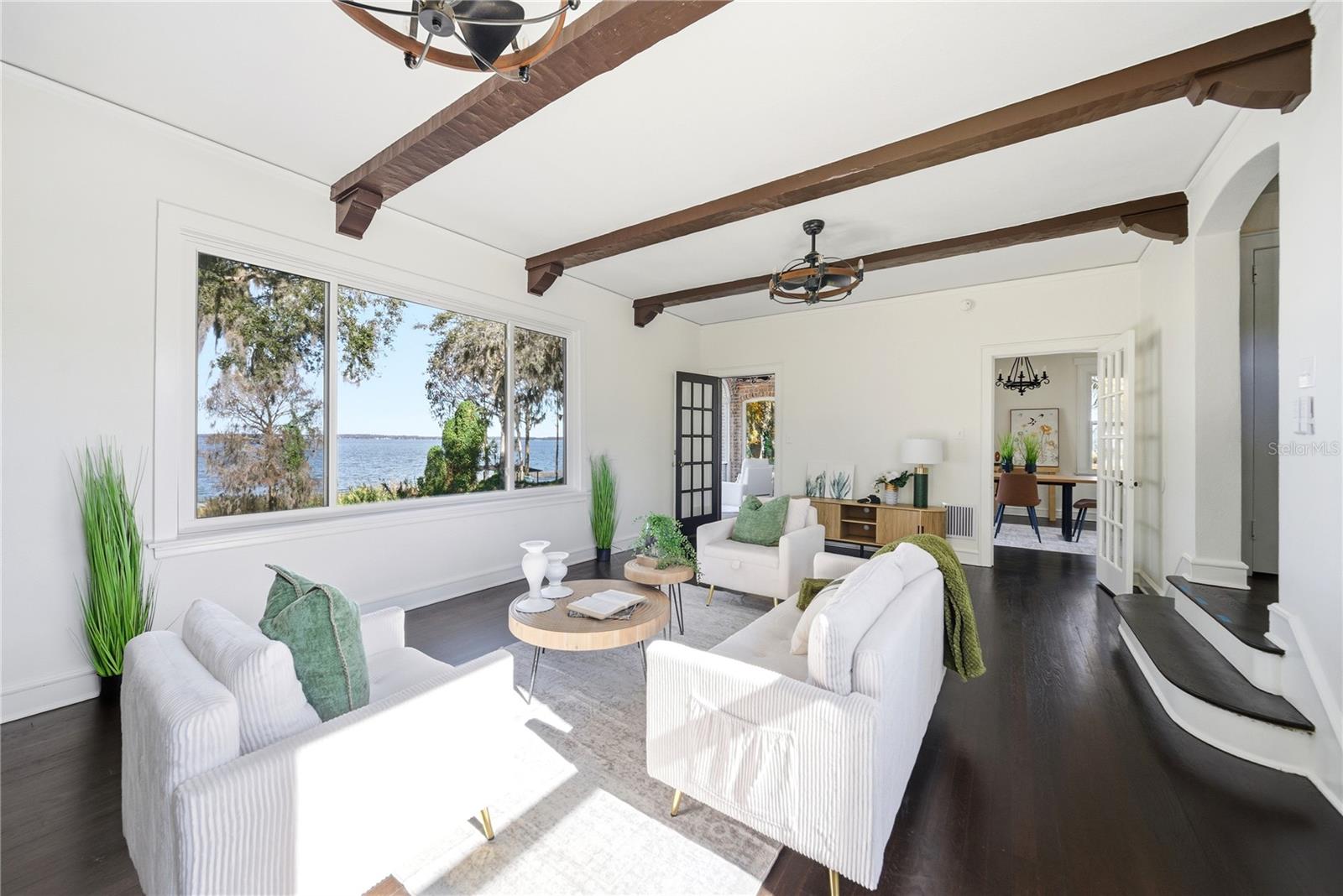 Image 9 of 52 For 1689 Lakeshore Drive