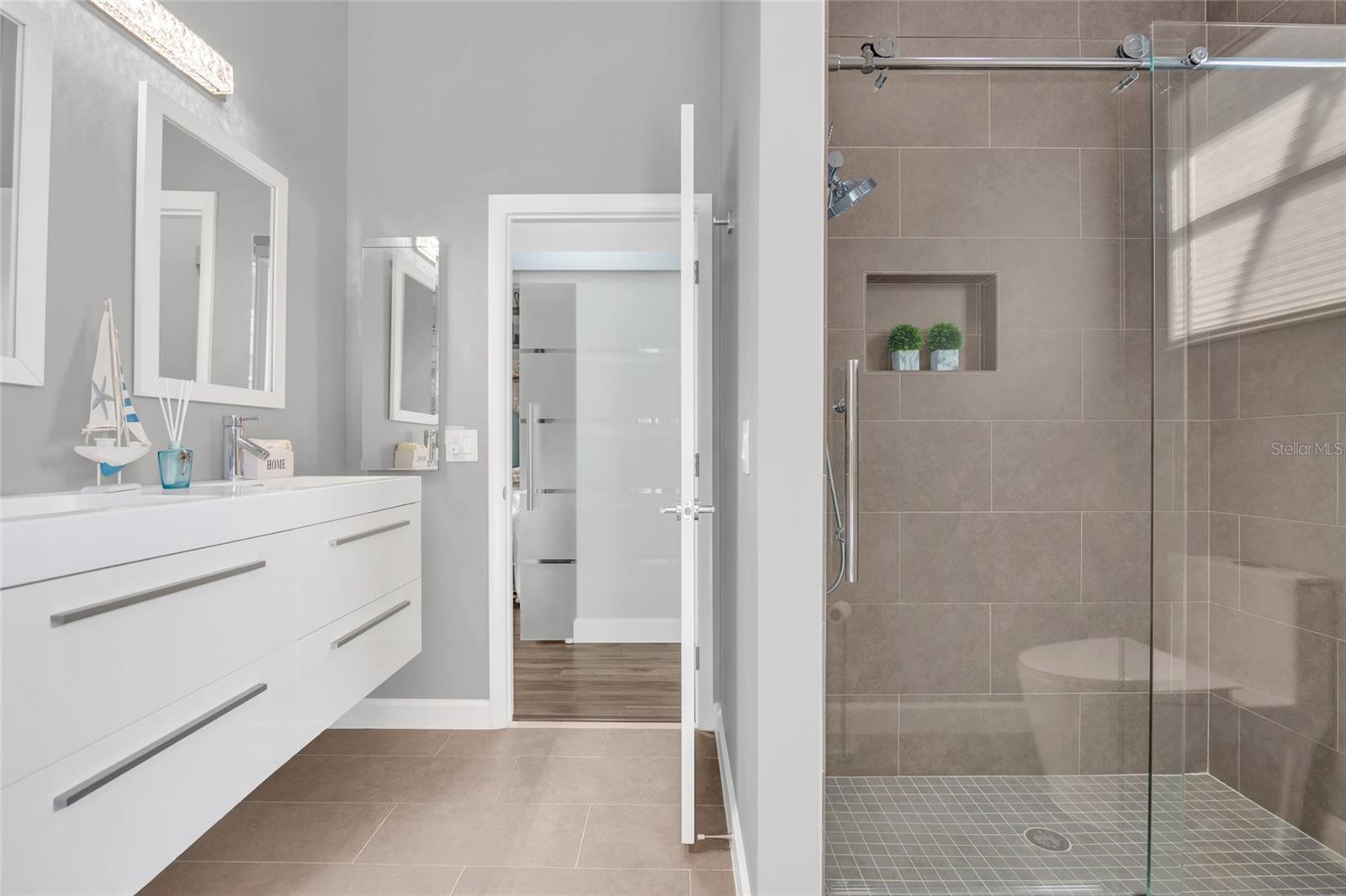 Image 28 of 44 For 10600 Oakview Pointe Terrace