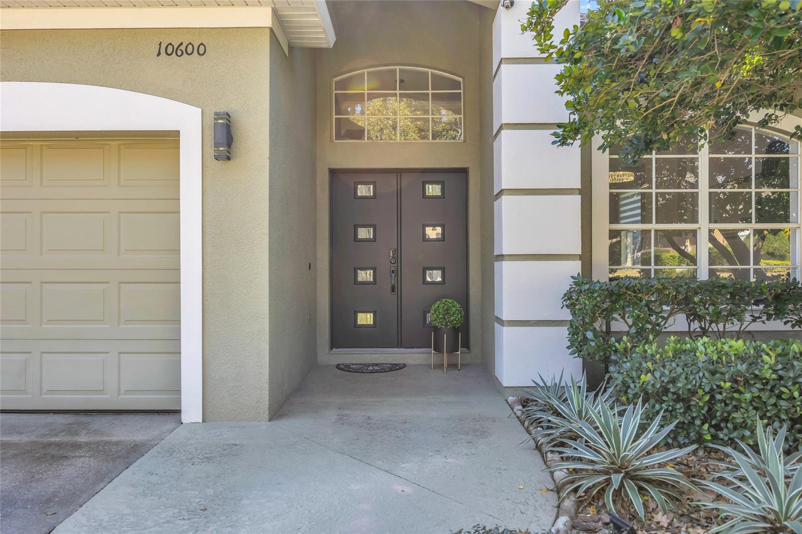 Image 4 of 44 For 10600 Oakview Pointe Terrace