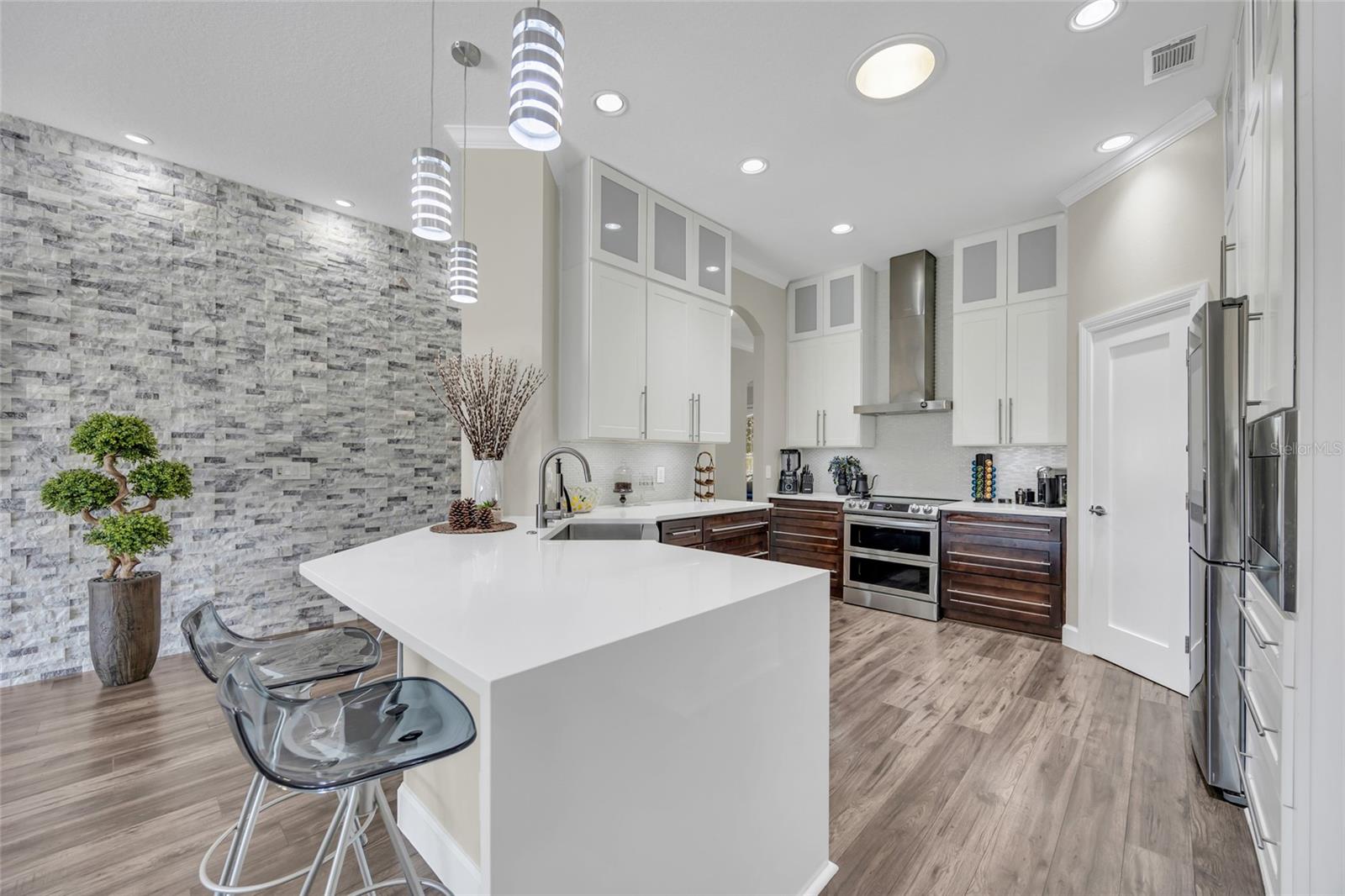 Image 9 of 44 For 10600 Oakview Pointe Terrace