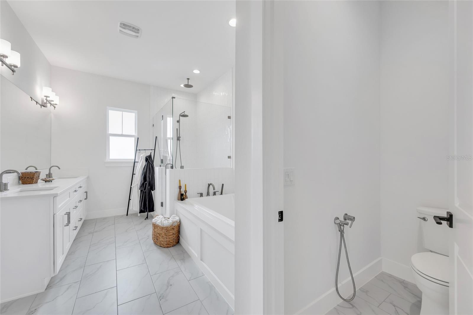 Image 25 of 58 For 906 Allendale Lane