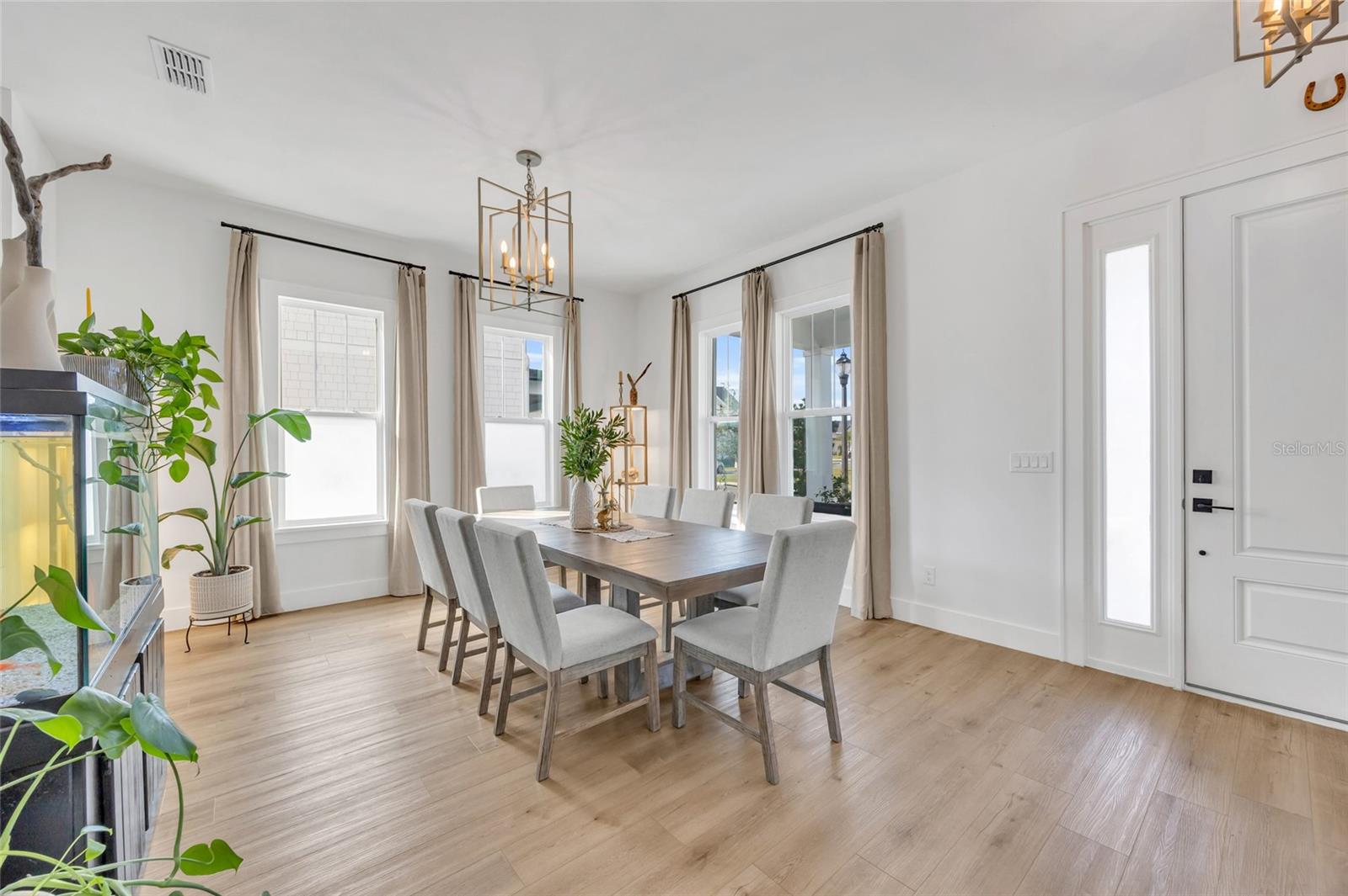 Image 7 of 58 For 906 Allendale Lane