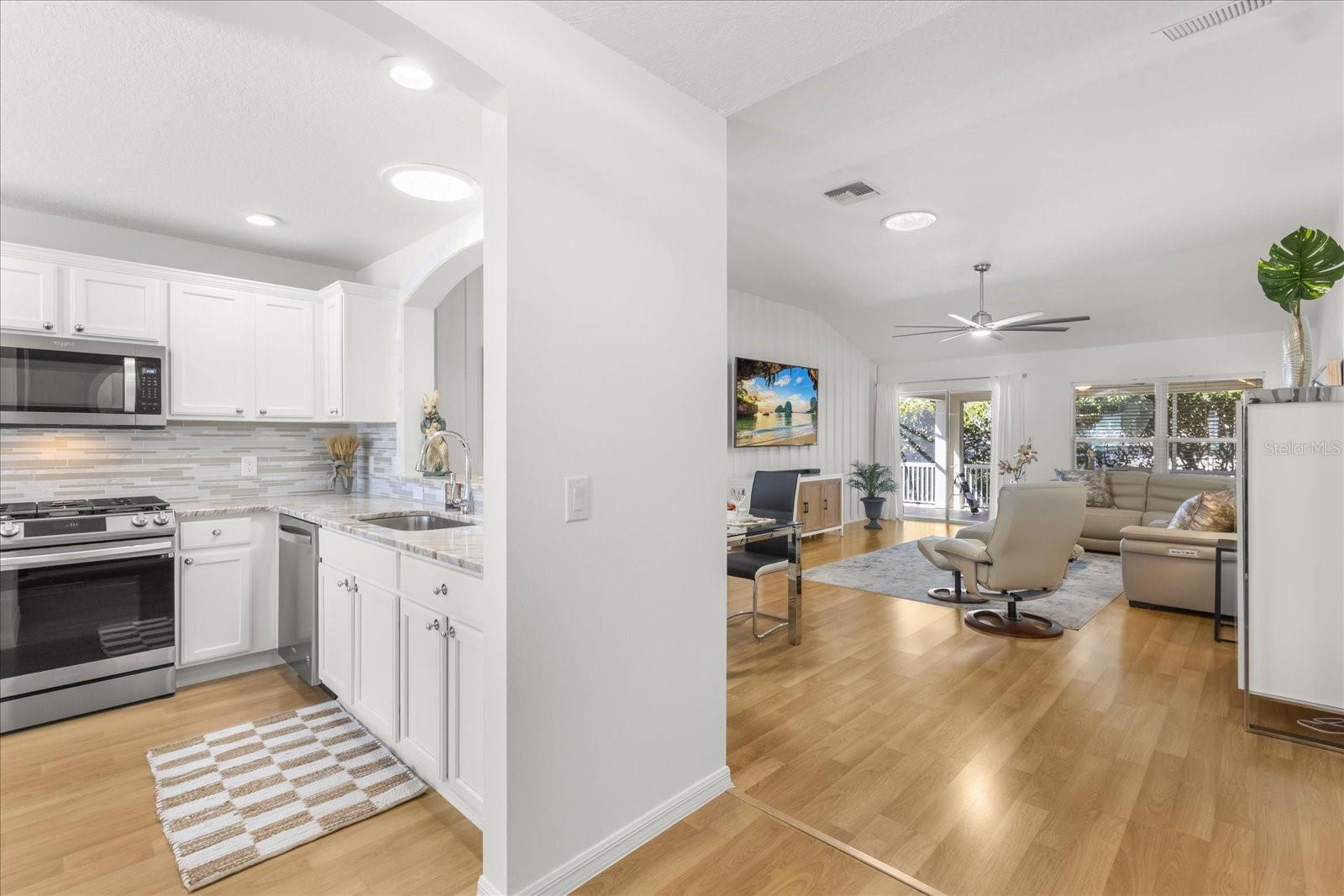 Image 3 of 33 For 8275 177th Winterthur Loop