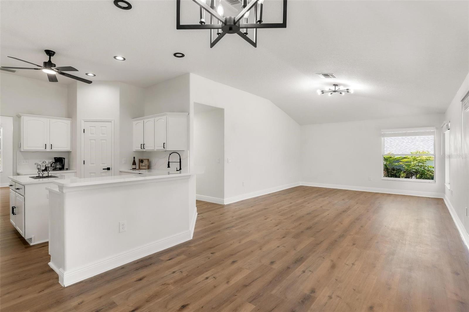 Image 20 of 43 For 39634 Harbor Hills Blvd Boulevard