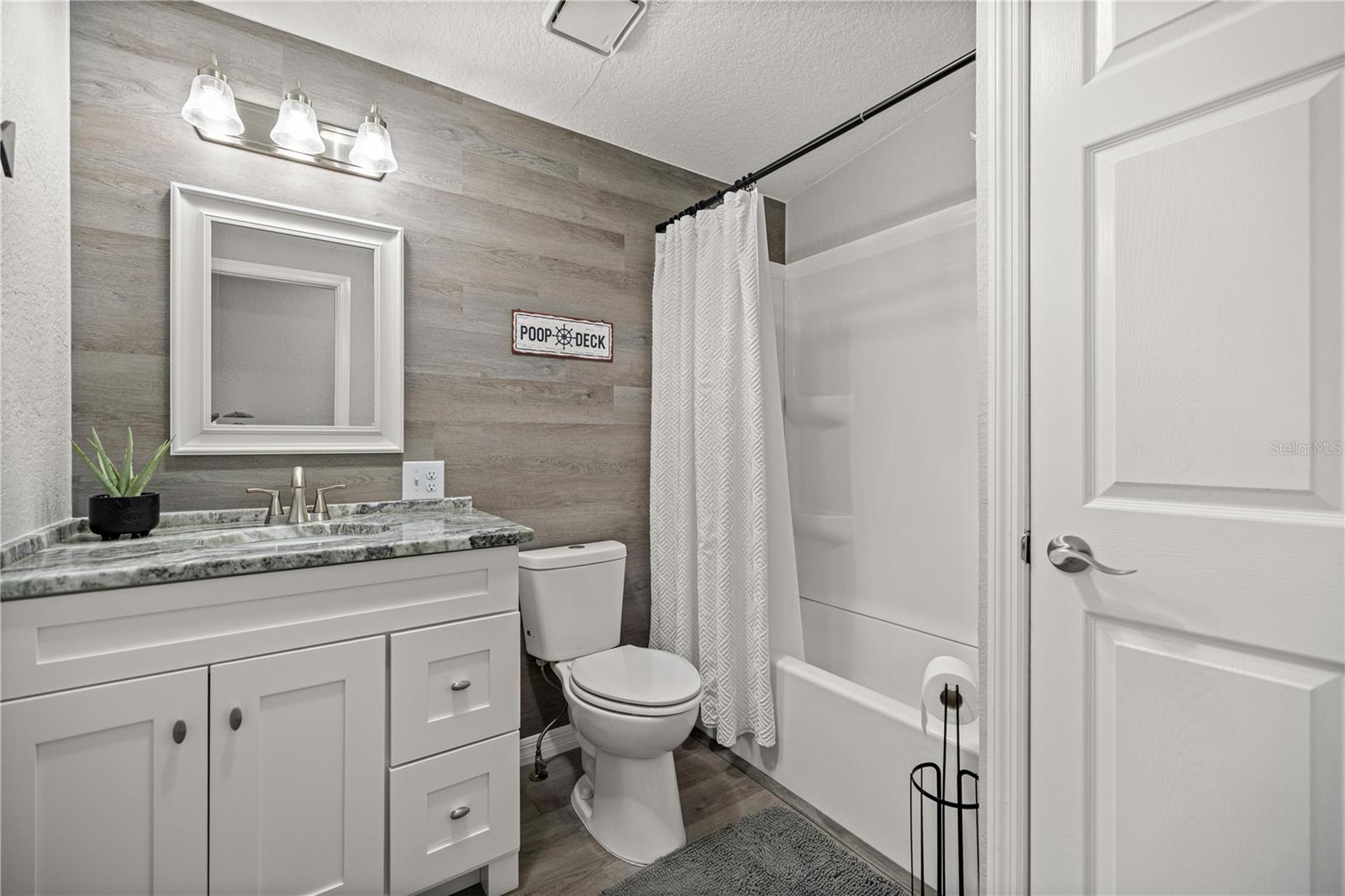 Image 14 of 30 For 814 Orchid Street