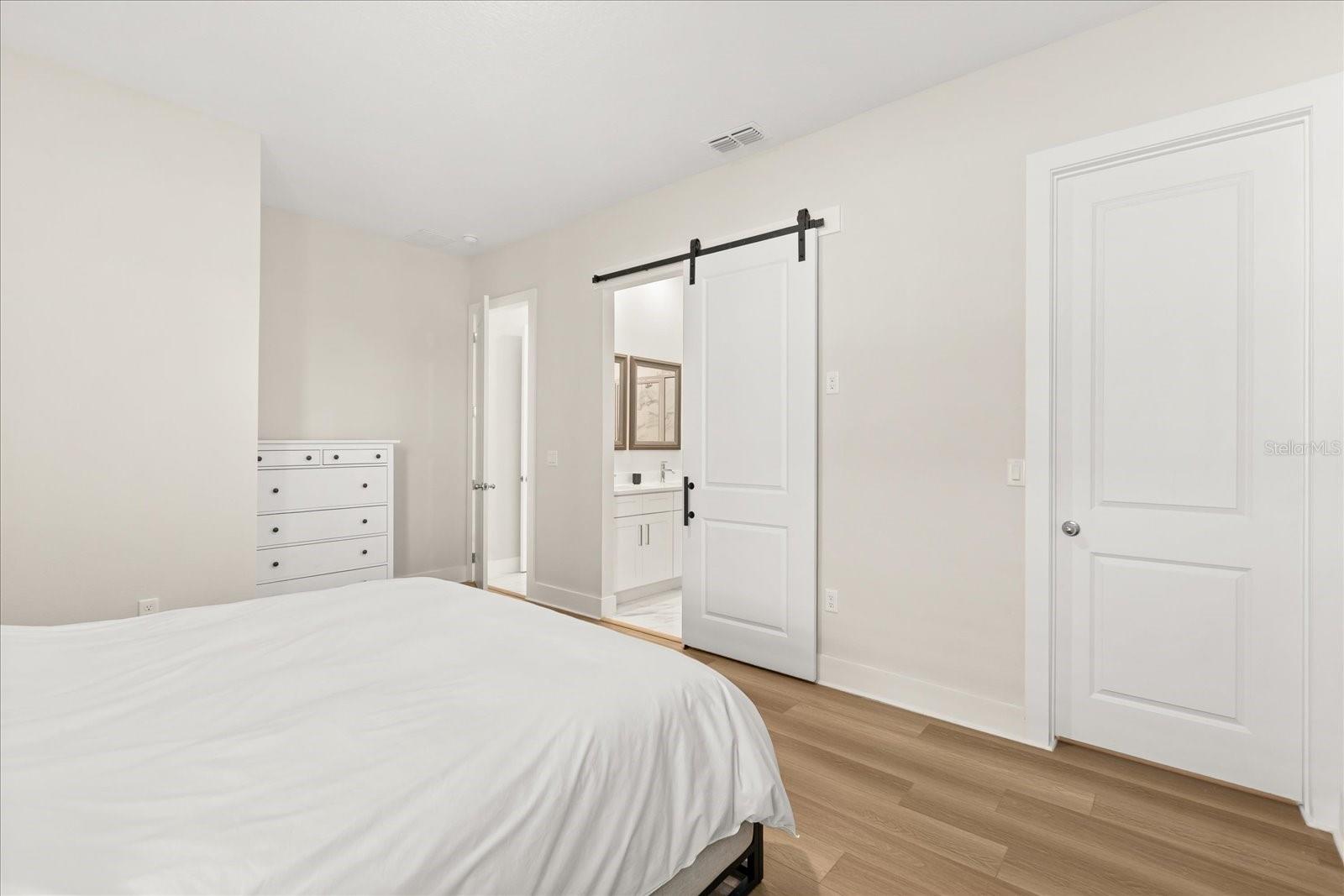 Image 22 of 57 For 16009 Vetta Drive